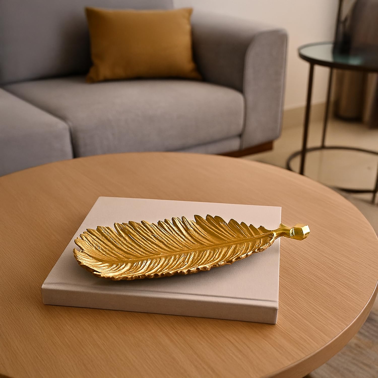 VON CASA Golden Embossed Dish Tray