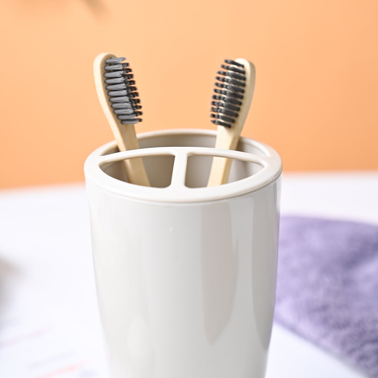 VON CASA Off White Toothbrush Holder