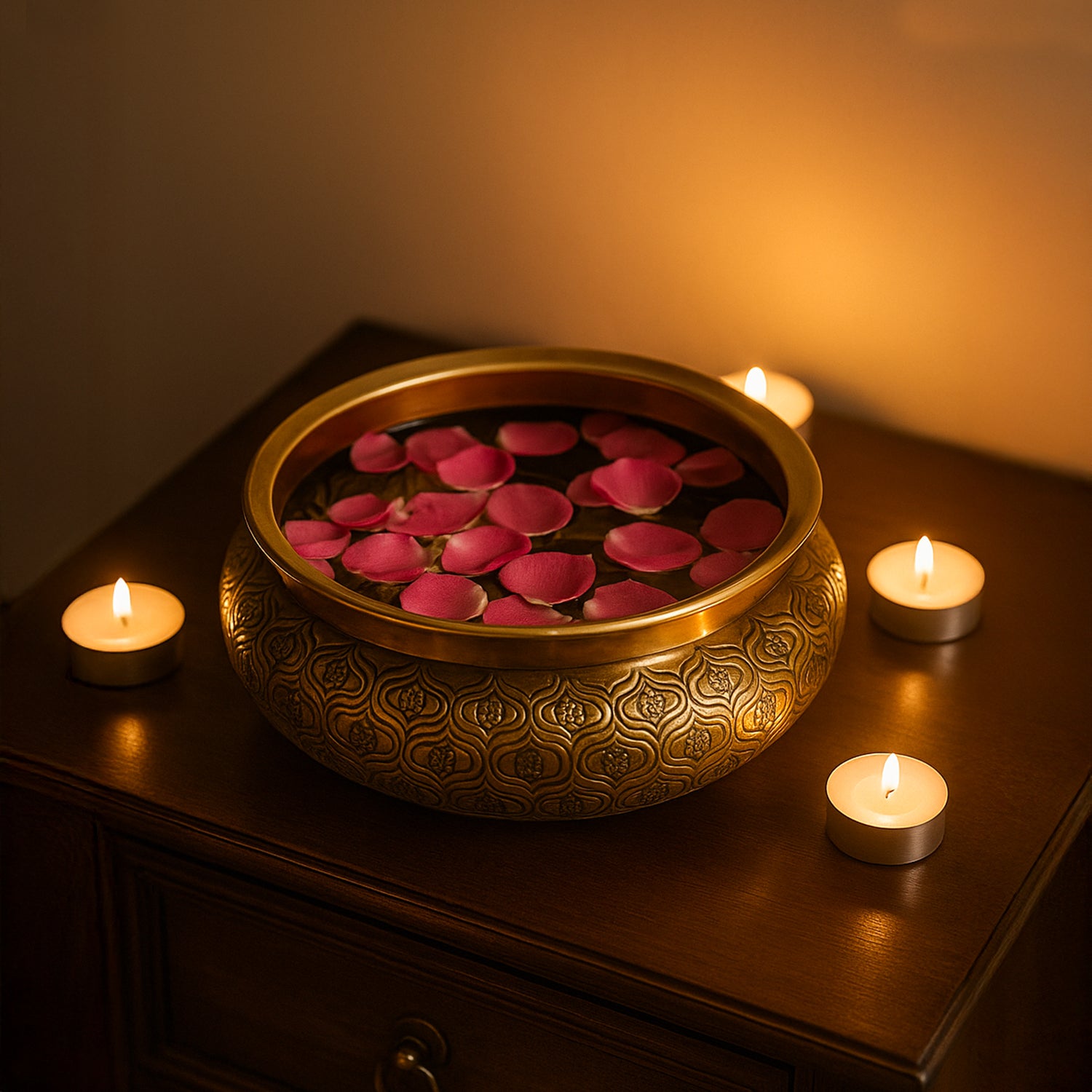 VON CASA Decorative Bowl – Golden Hammered Design