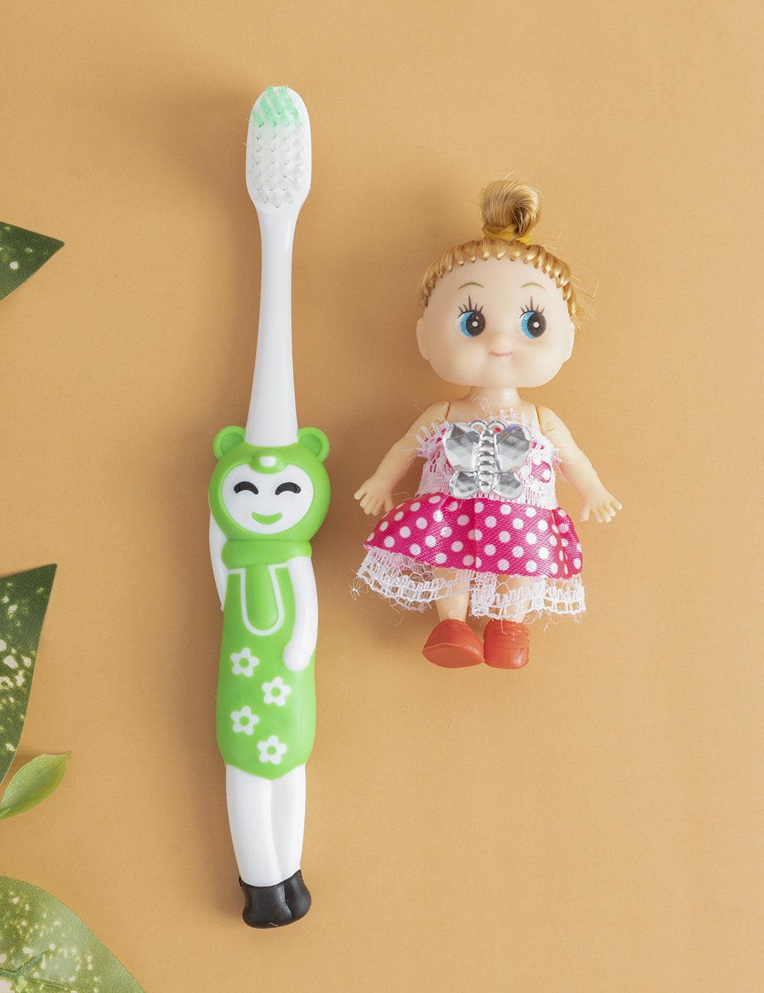 Market 99 Kids Toothbrush Set Of 2 Pcs (Assorted), Car & Doll, Assorted, Plastic - MARKET 99