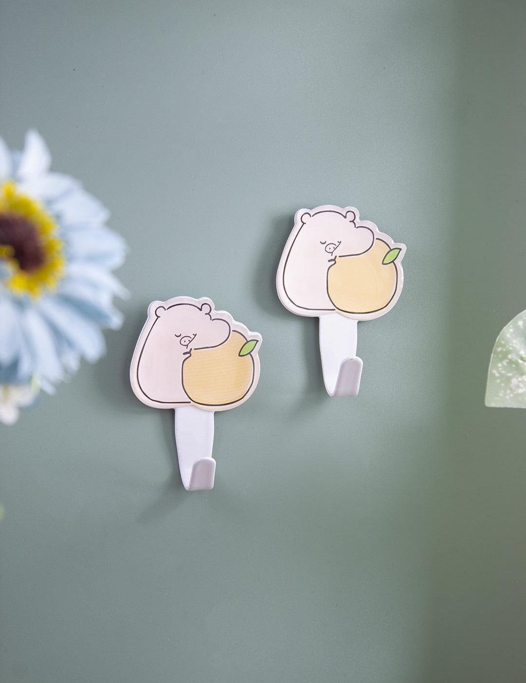 Market 99 Sticky Hook Pack Of 2 Pcs, Lazy Pig, Multicolor, Plastic