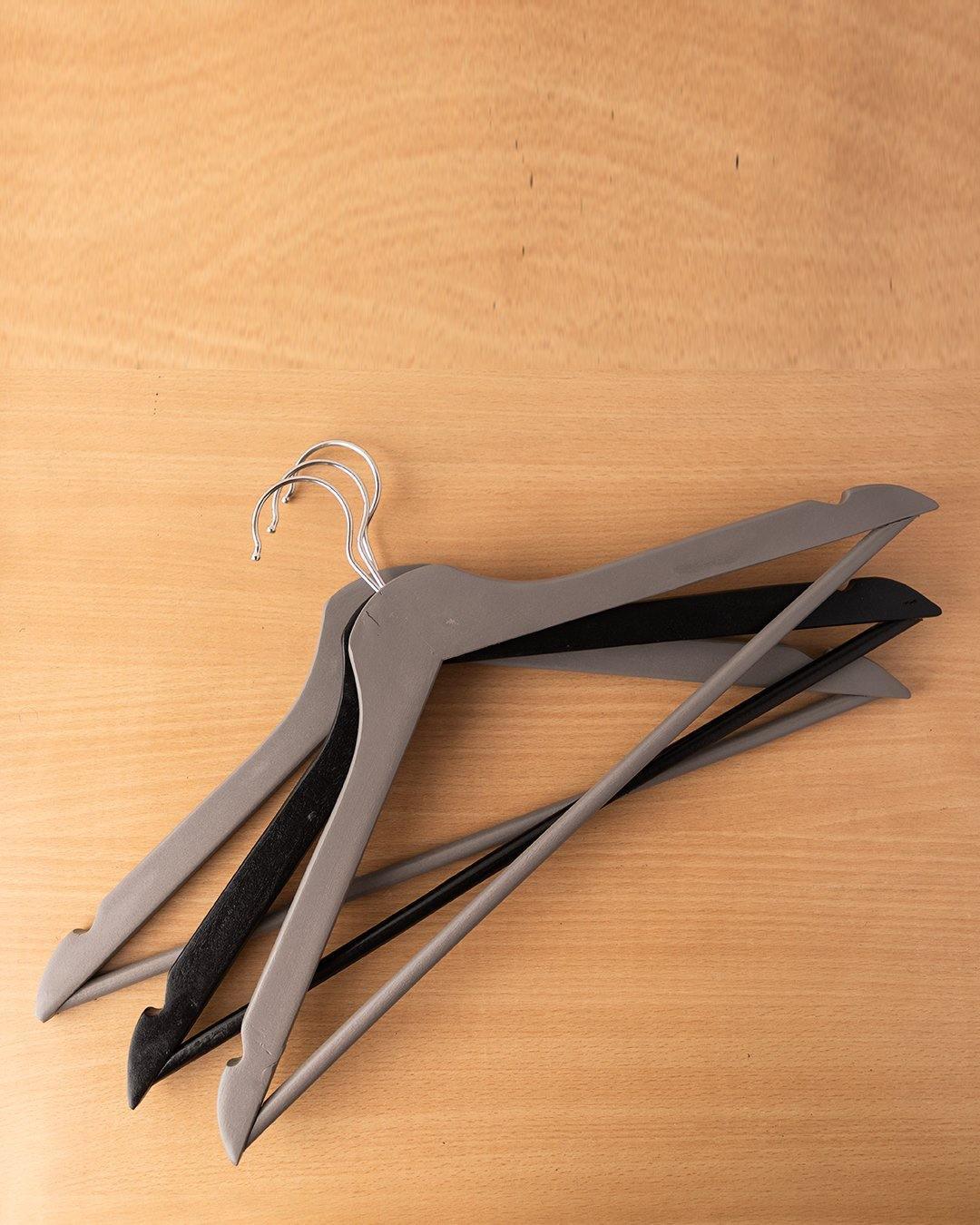 Market99 Wood Hanger, Assorted Colours, Wood, Set of 3 - MARKET 99