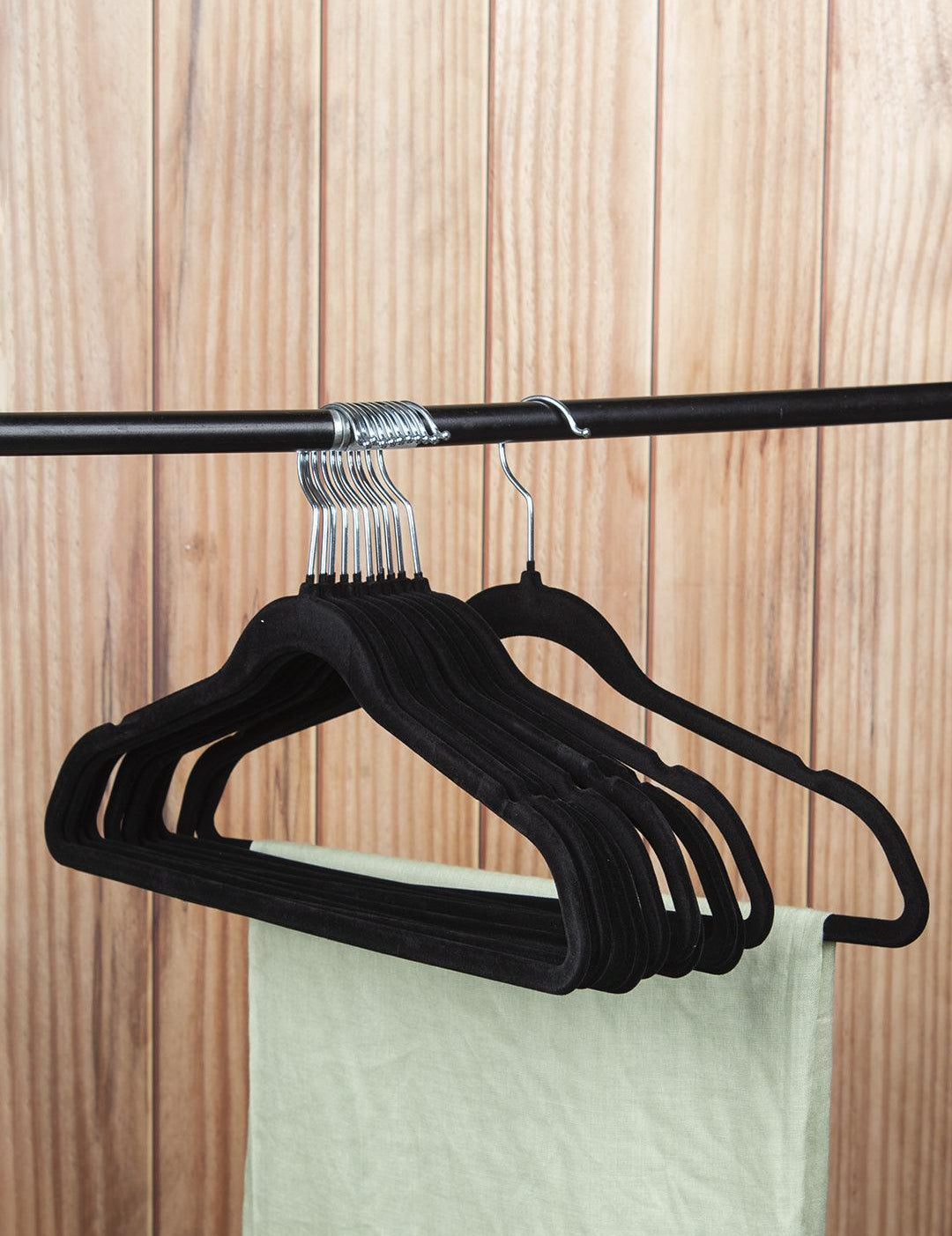 Non-Slip Velvet Hangers - Set of 20 - MARKET 99