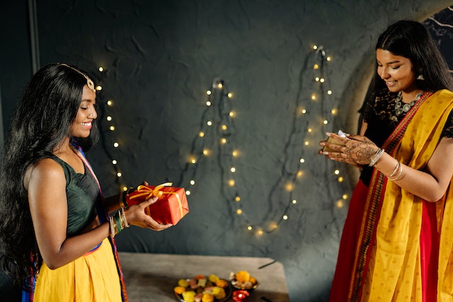 7 Best Diwali Gift Ideas For Friends in 2023 - MARKET99