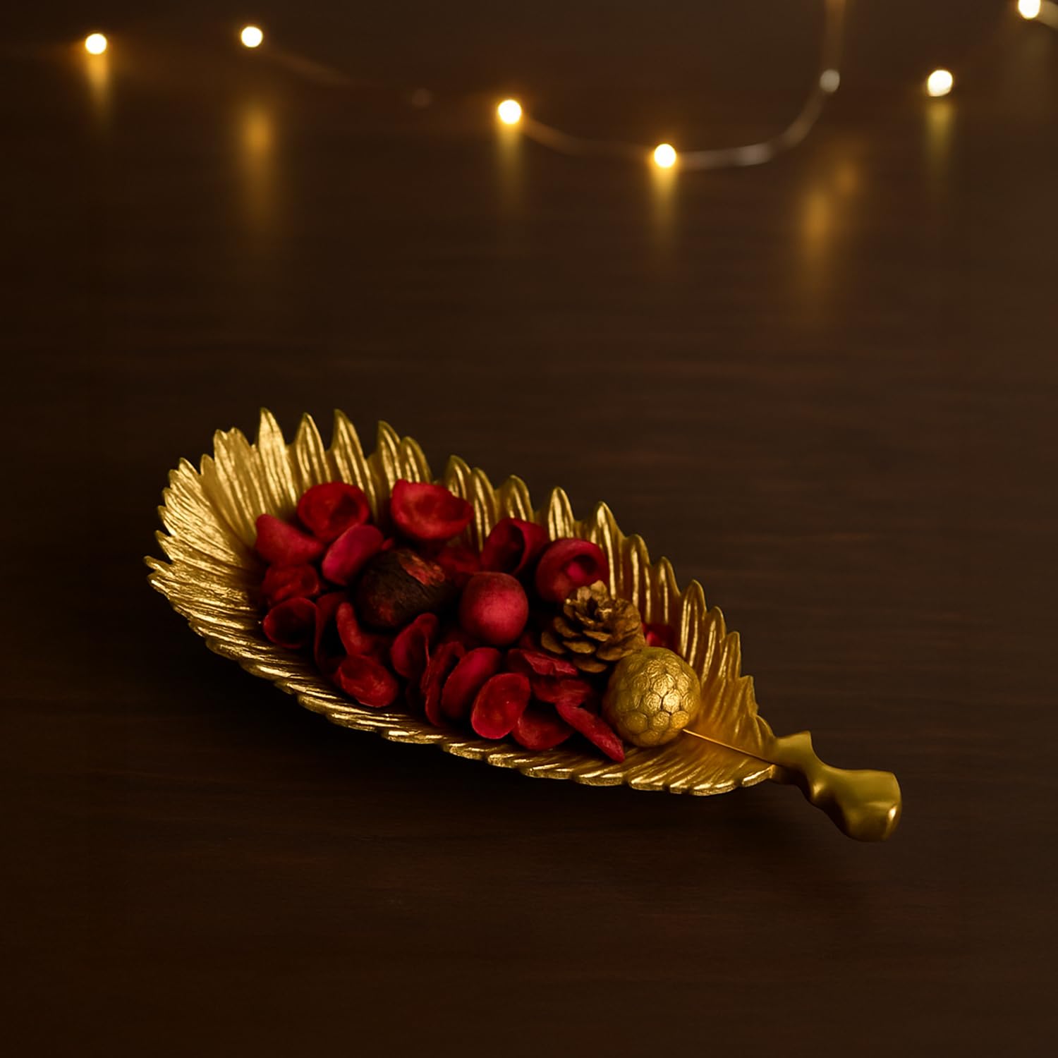 VON CASA Golden Embossed Dish Tray