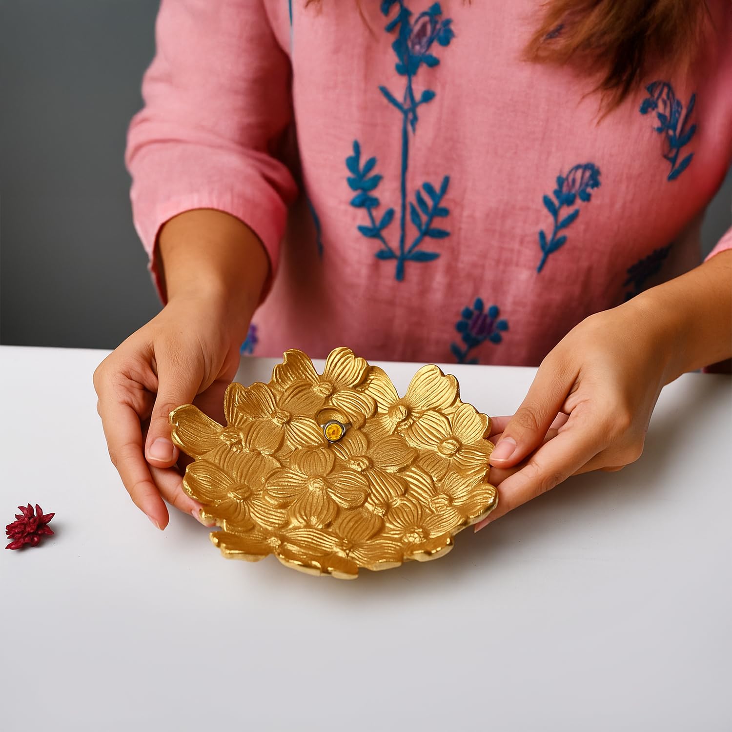 VON CASA Golden Embossed Platter