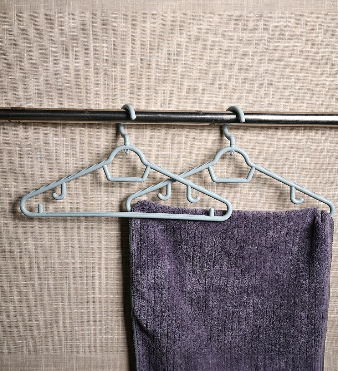 Solid Hangers, Turquoise, Plastic, Set of 4 - MARKET99