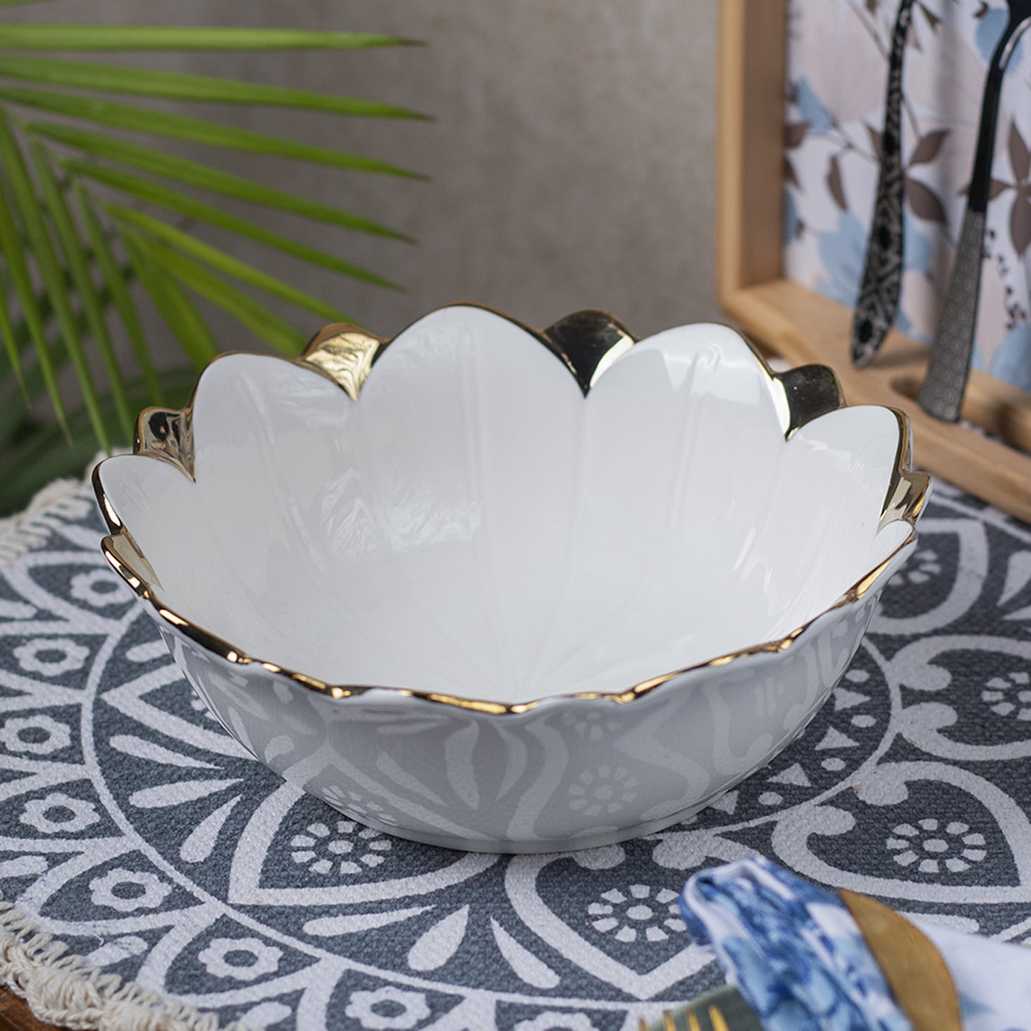 Antique Off White Ceramic Serving Dish - 21 x 21 x 7CM