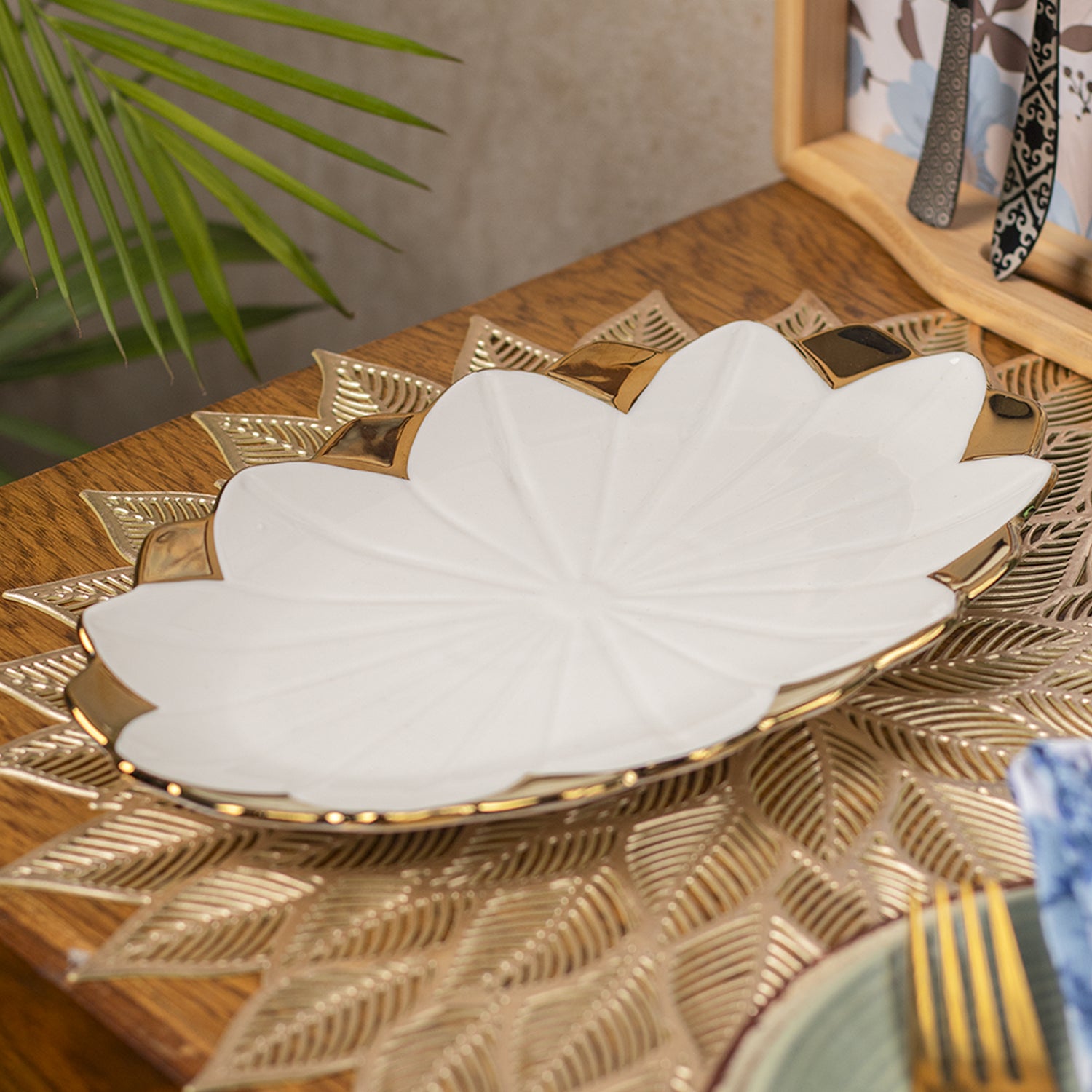 Antique Off White Ceramic Oval Serving Dish - 26 x 16 x 4CM