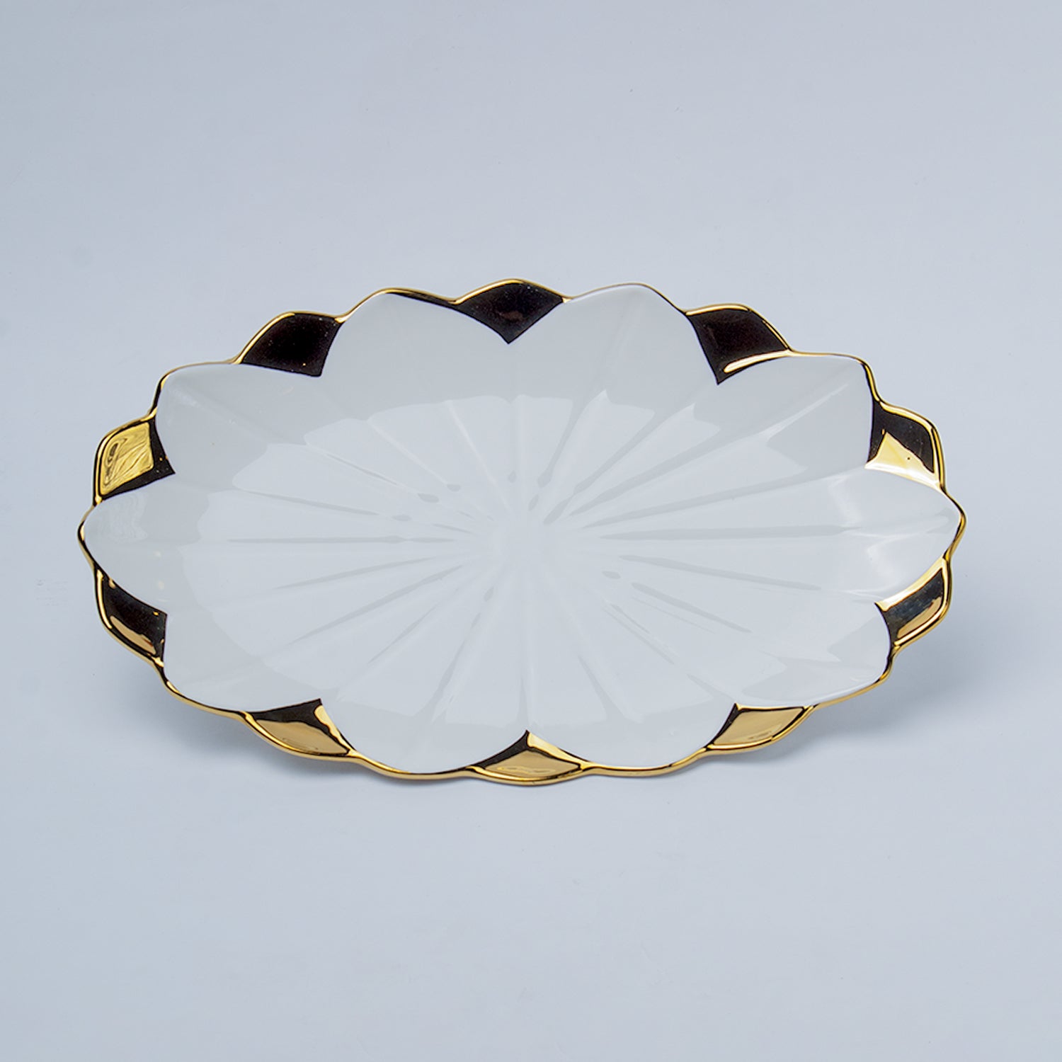 Antique Off White Ceramic Oval Serving Dish - 26 x 16 x 4CM
