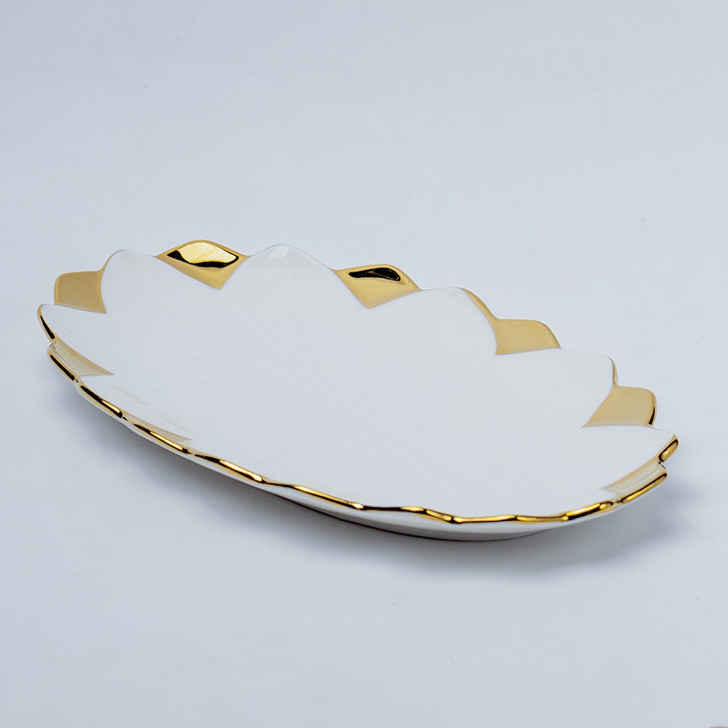 Antique Off White Ceramic Oval Serving Dish - 26 x 16 x 4CM