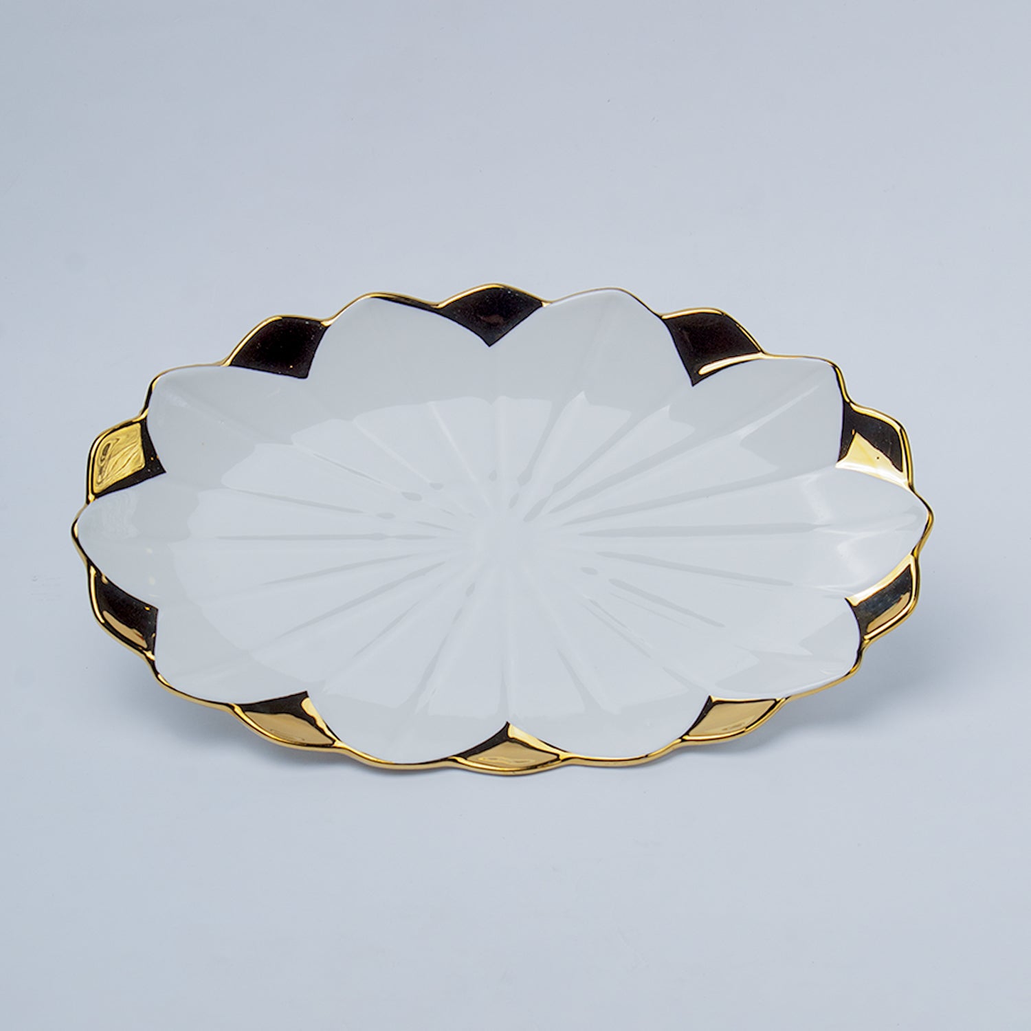 Antique Off White Ceramic Oval Serving Dish - 26 x 16 x 4CM
