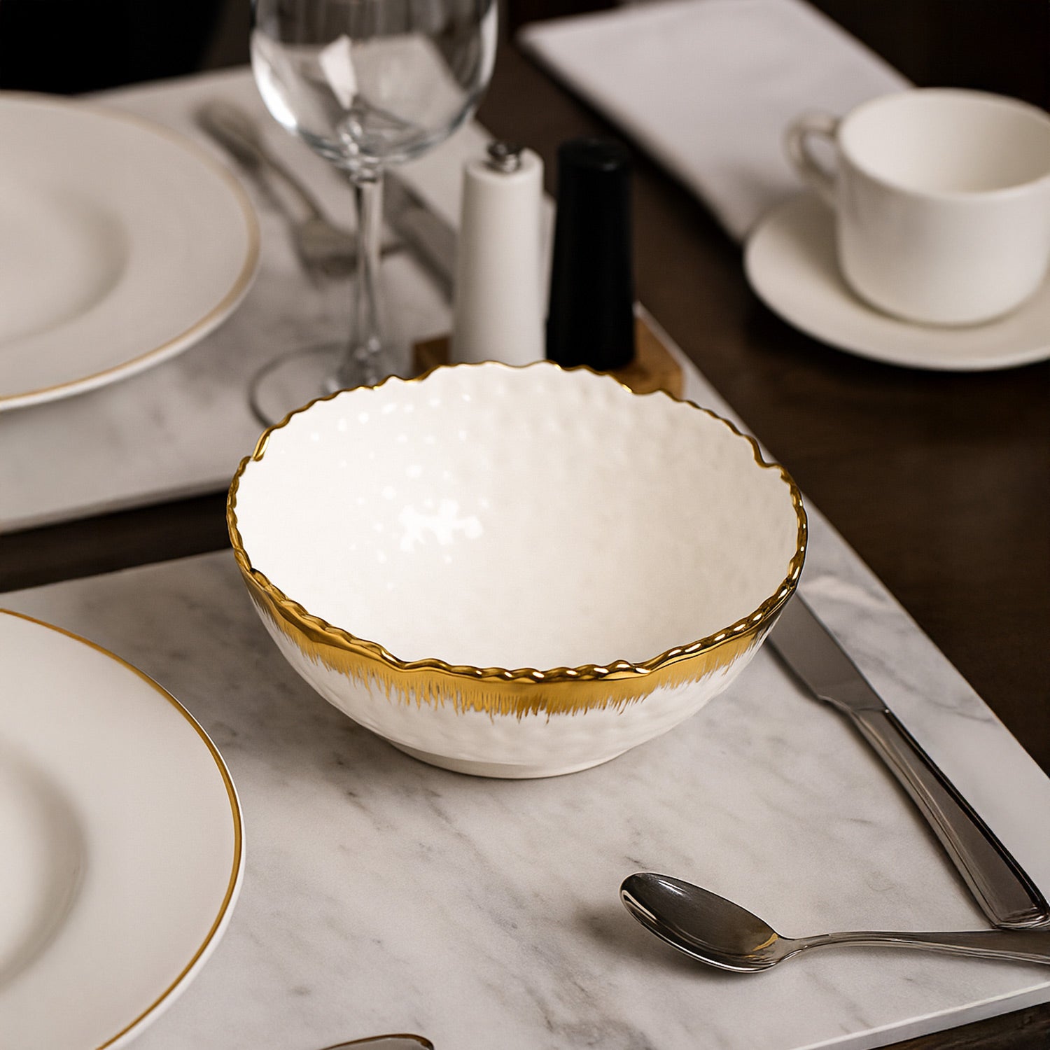 Antique Off White Ceramic Round Serving Dish - 18 x 18 x 7CM