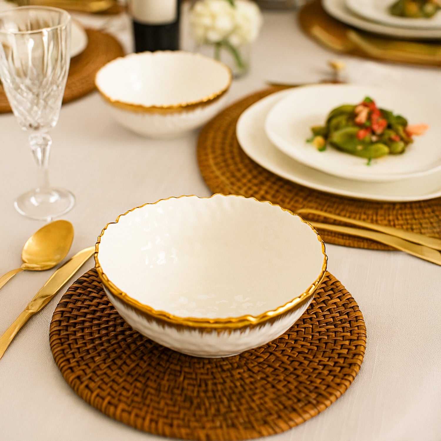 Antique Off White Ceramic Round Serving Dish - 18 x 18 x 7CM