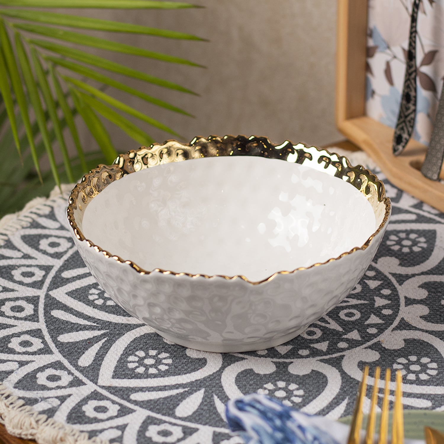 Antique Off White Ceramic Round Serving Dish - 18 x 18 x 7CM