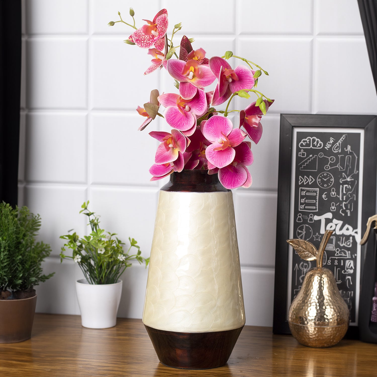 VON CASA Ivory Bud Shape Vase (Ivory Enamel)