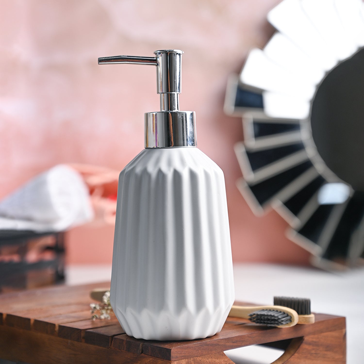 Ribbed Pattern Soap Dispenser