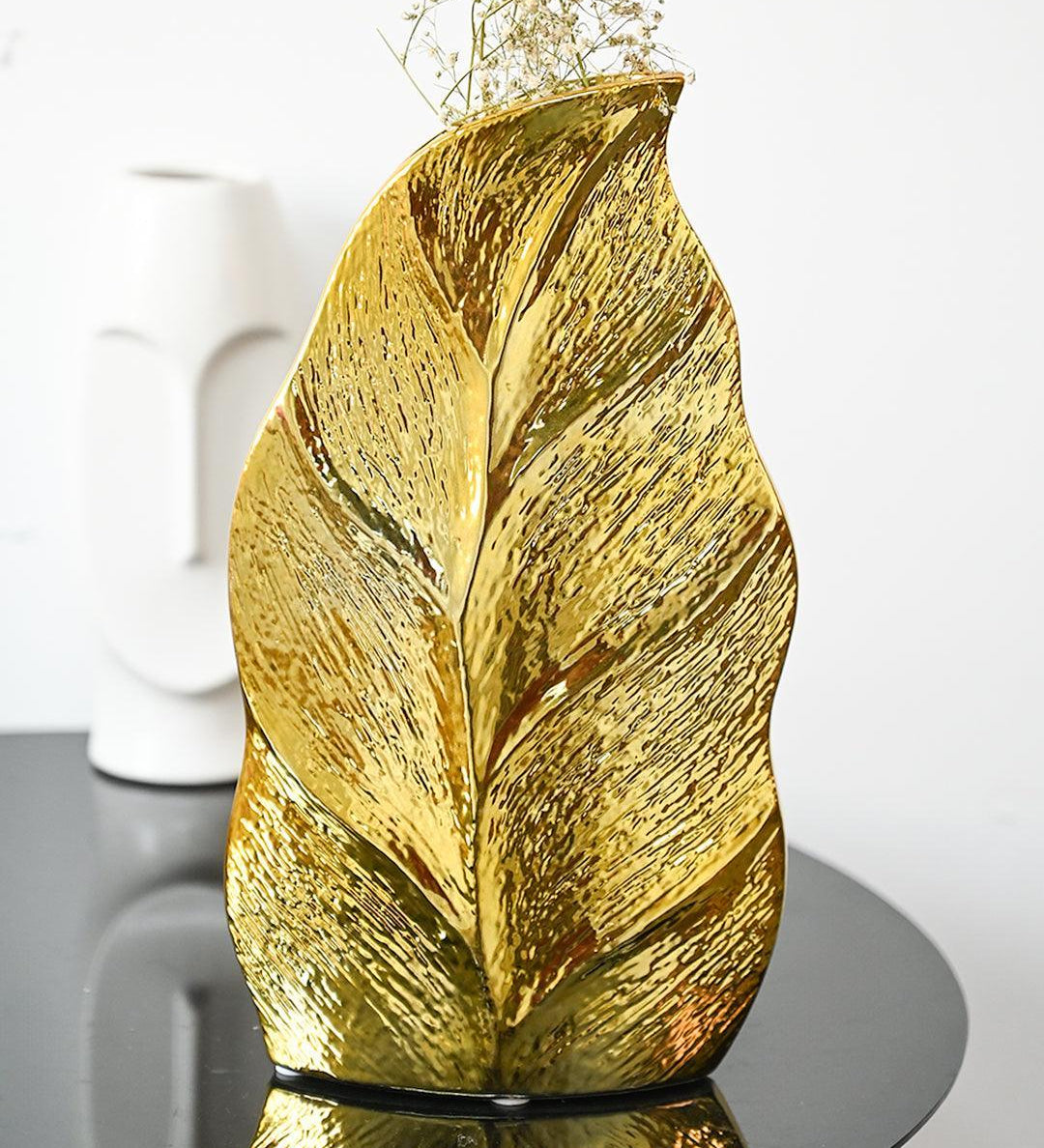 Stylish Leaf Shape Ceramic Vase - MARKET99