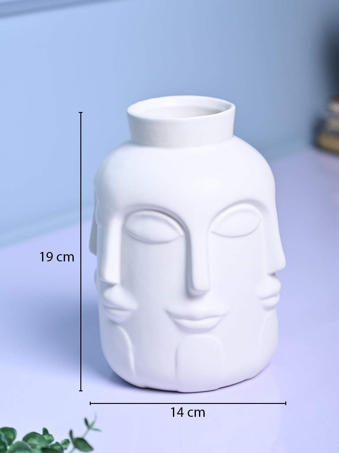 Pretty White Ceramic Vase - MARKET99