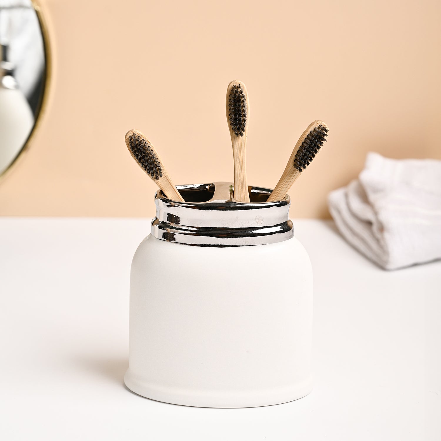 VON CASA White Ceramic Toothbrush Holder