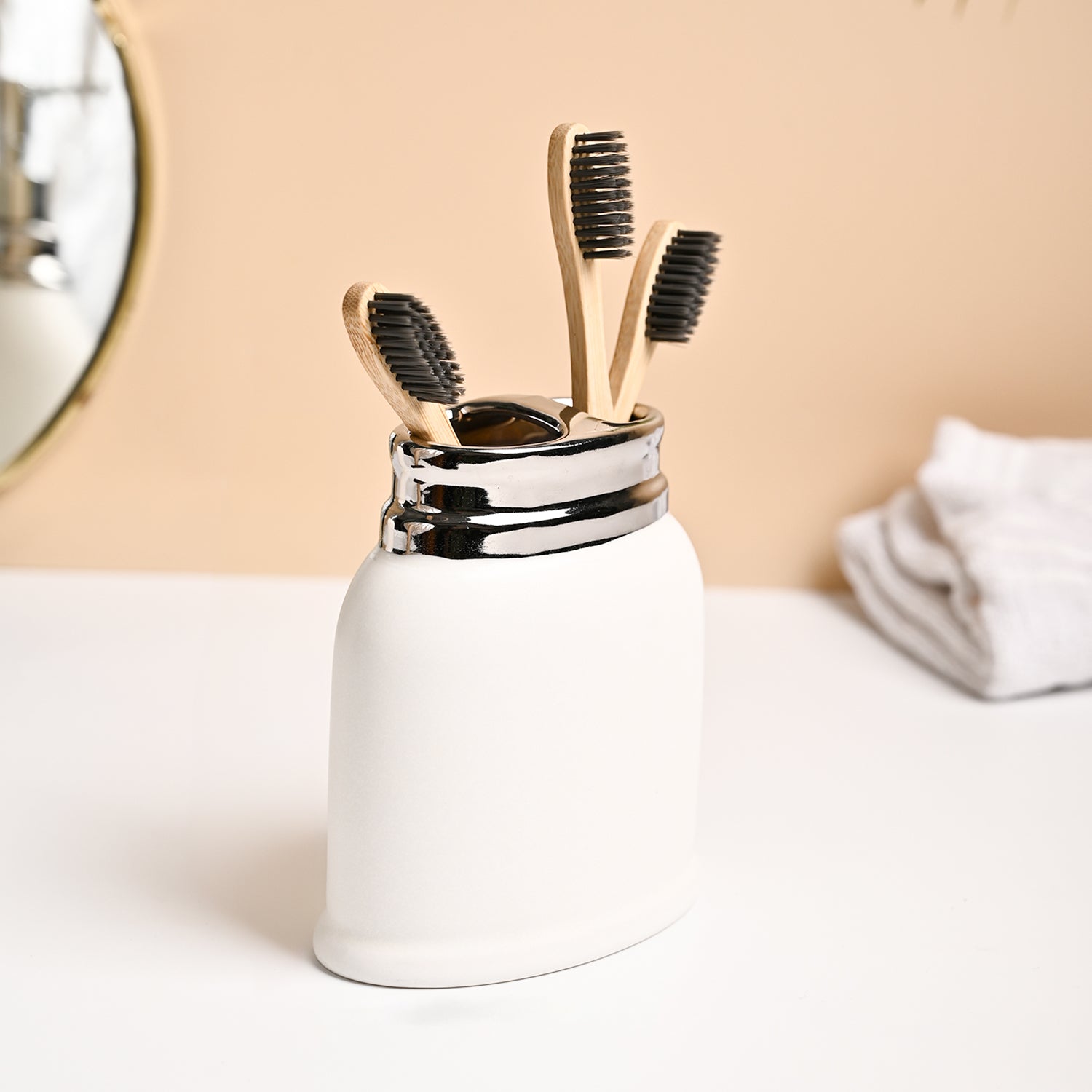 VON CASA White Ceramic Toothbrush Holder