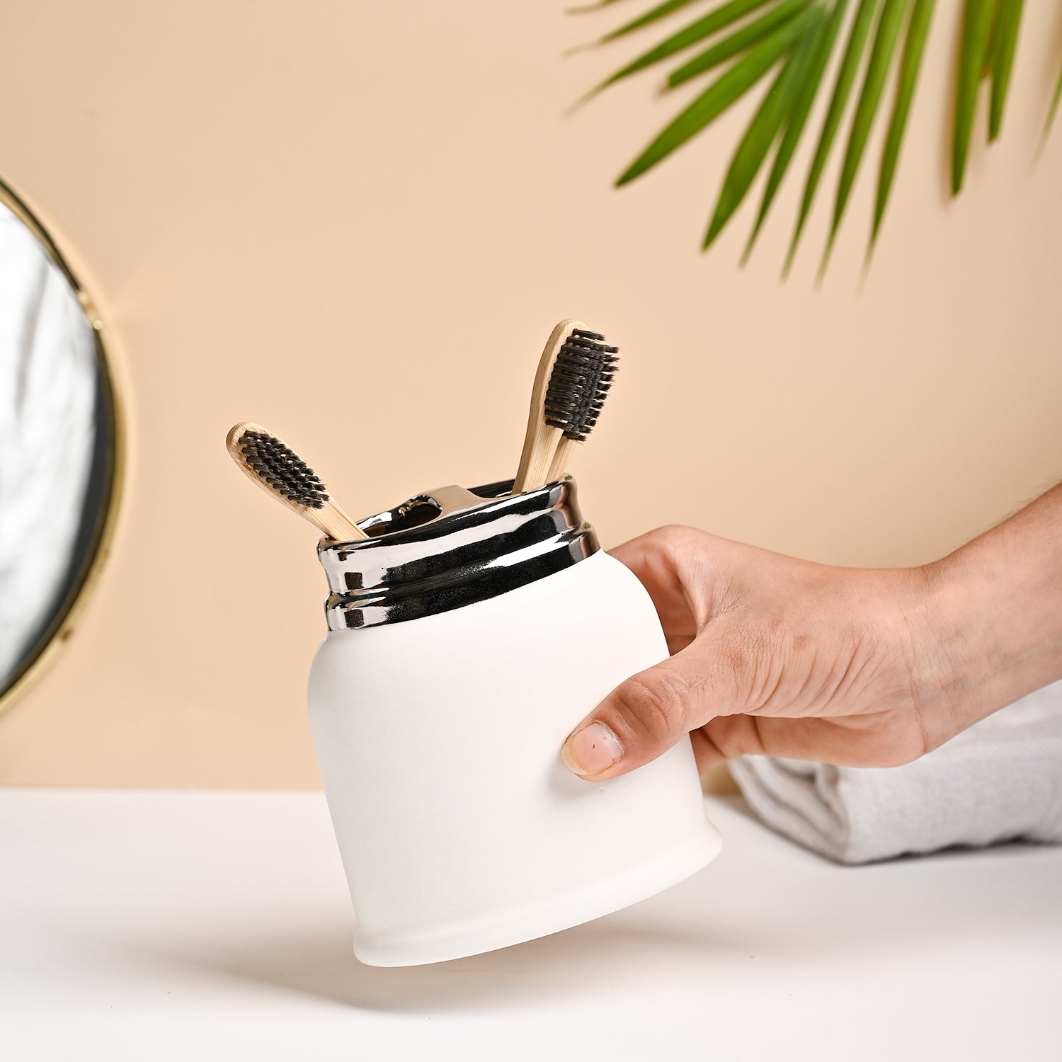 VON CASA White Ceramic Toothbrush Holder