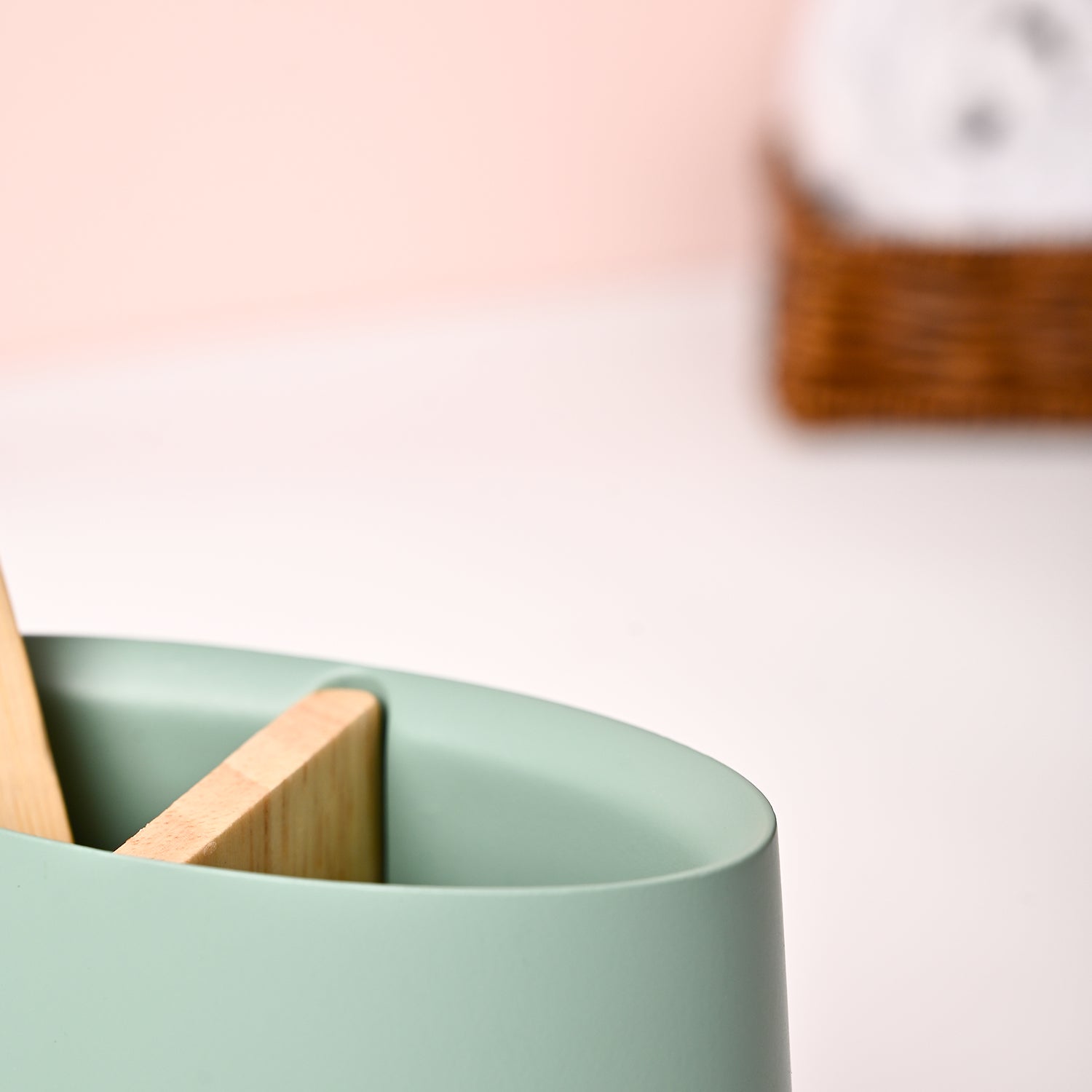 VON CASA Green Polyresin Toothbrush Holder