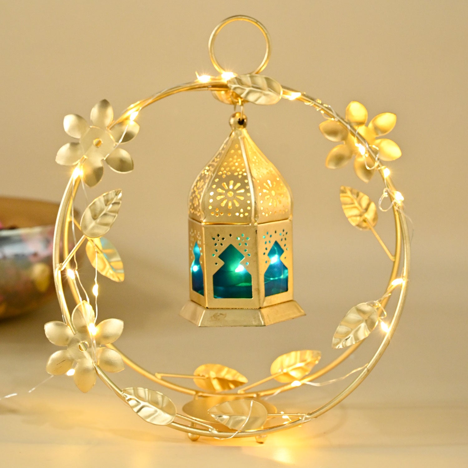 VON CASA Golden Iron Wreath Lantern