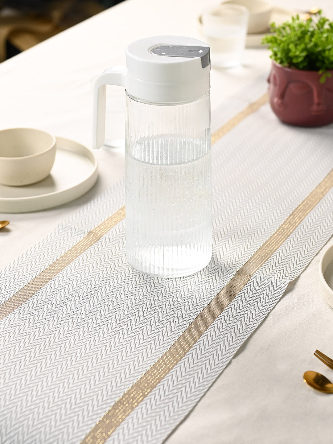 VON CASA White Table Runner