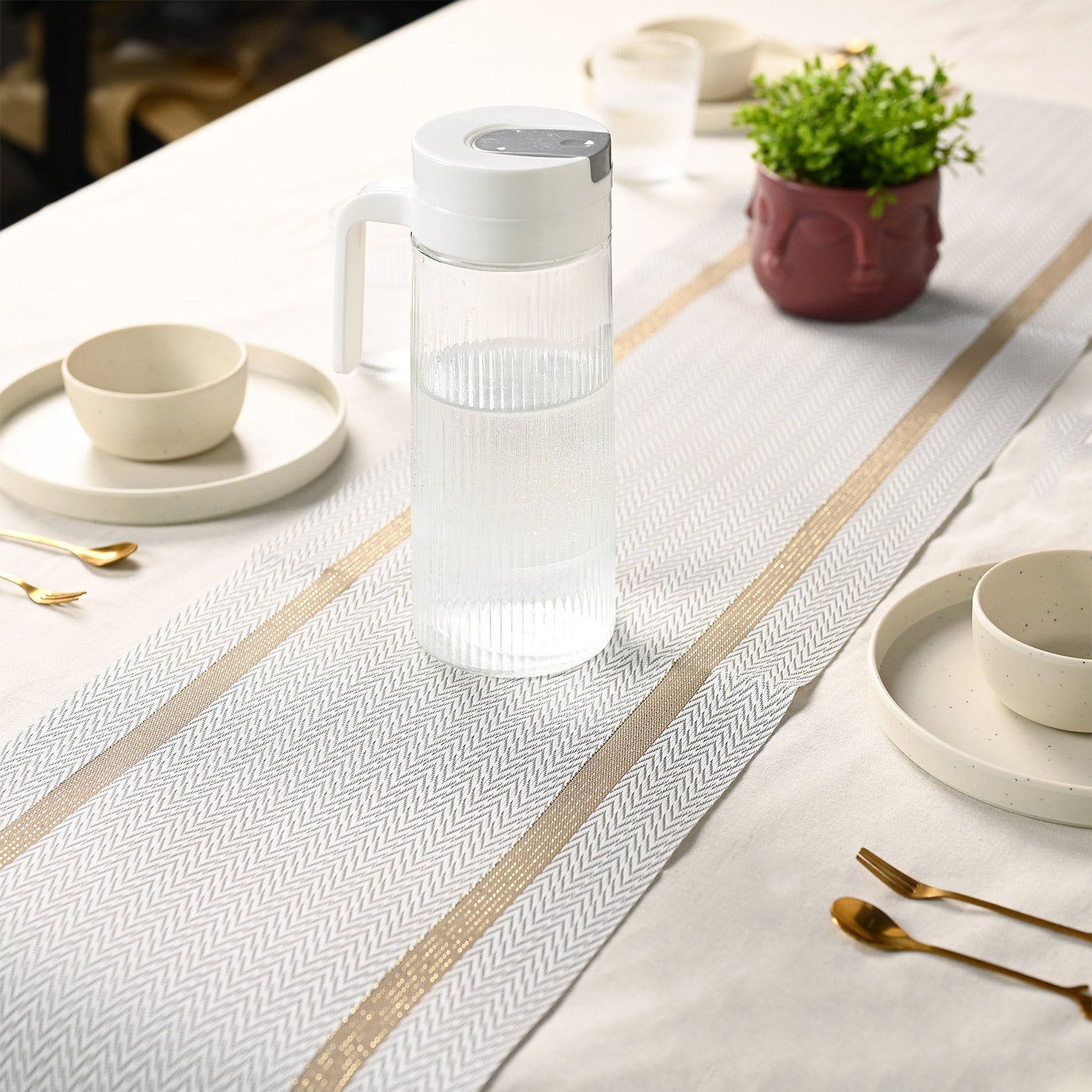 VON CASA White Table Runner