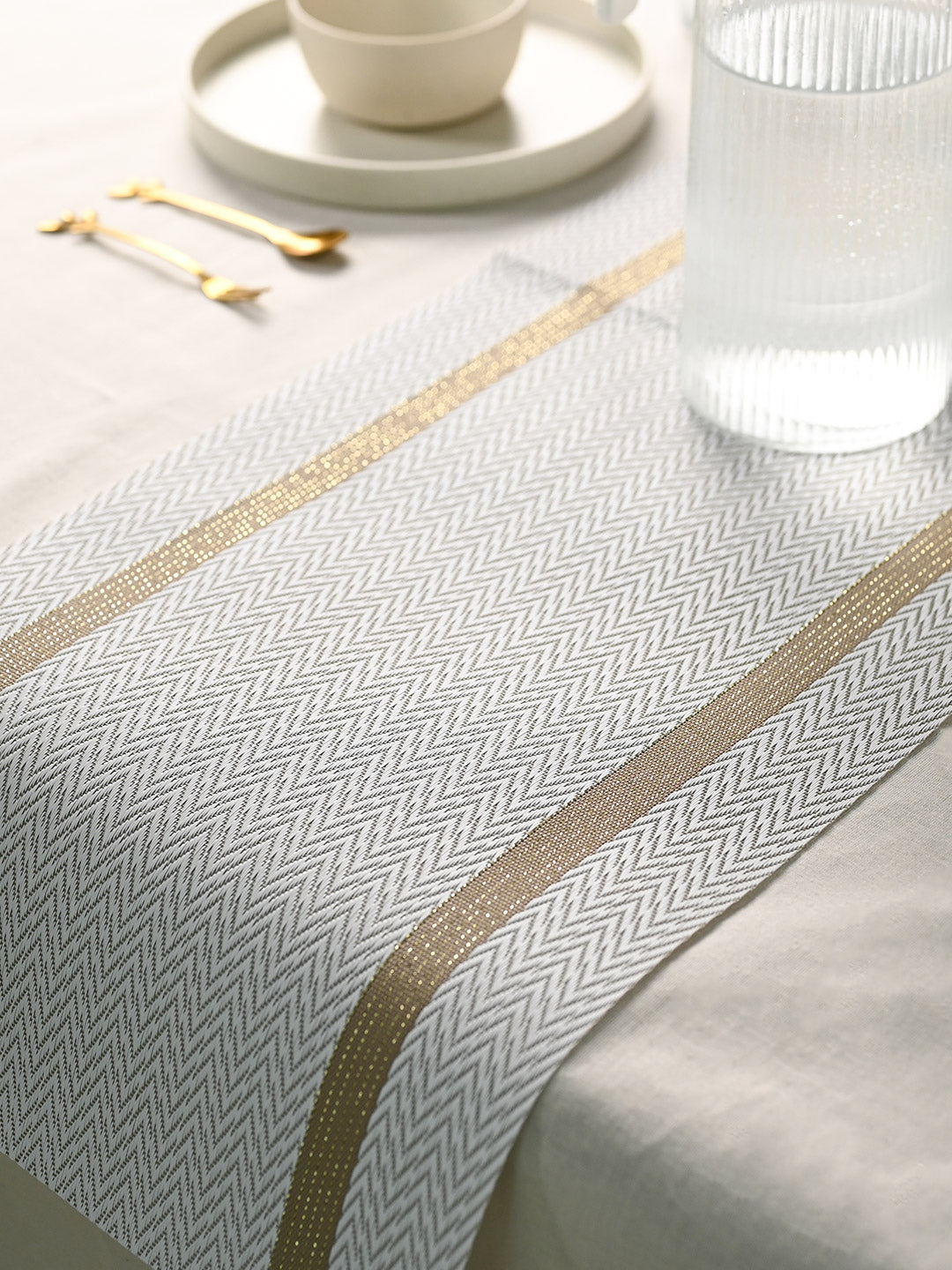 VON CASA White Table Runner