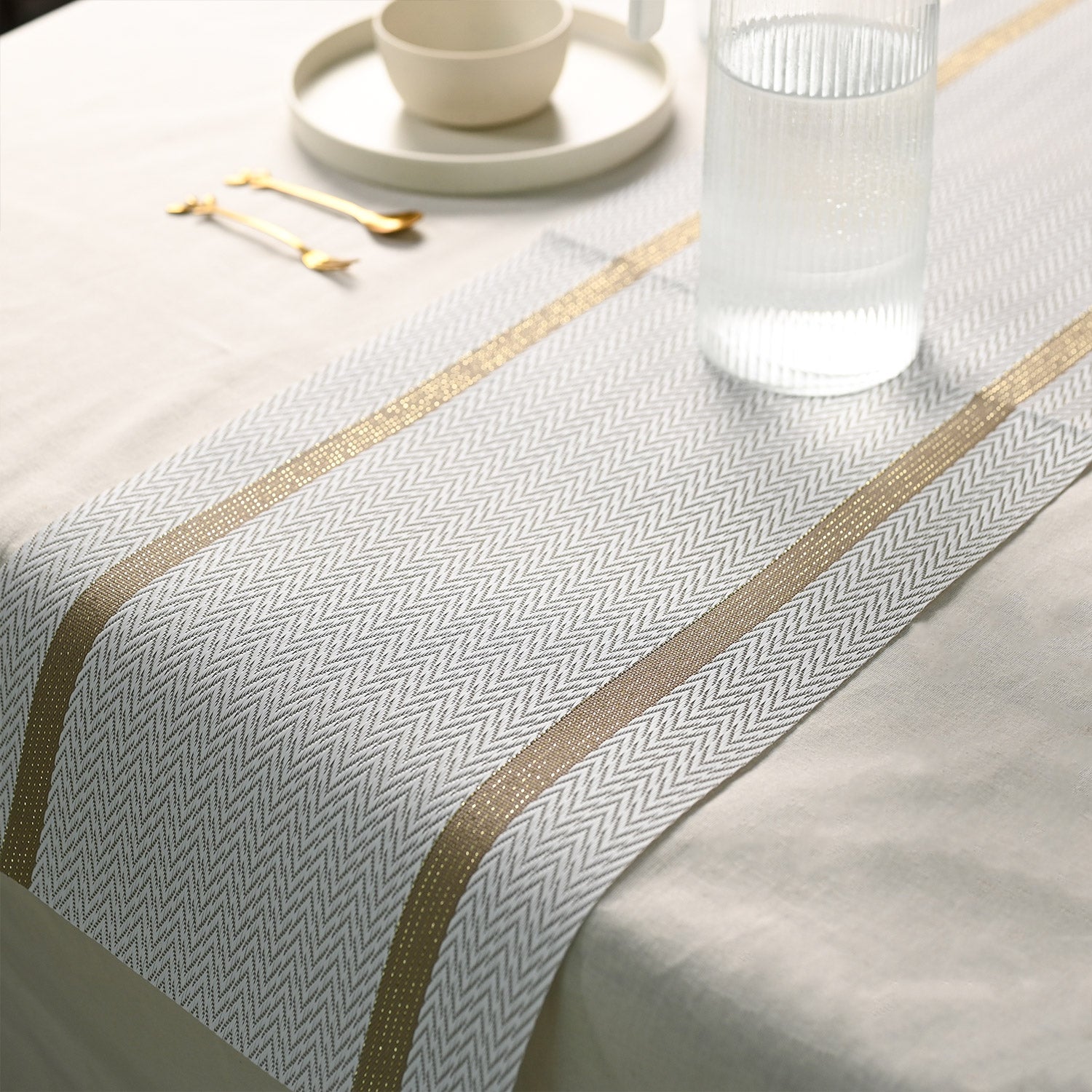 VON CASA White Table Runner