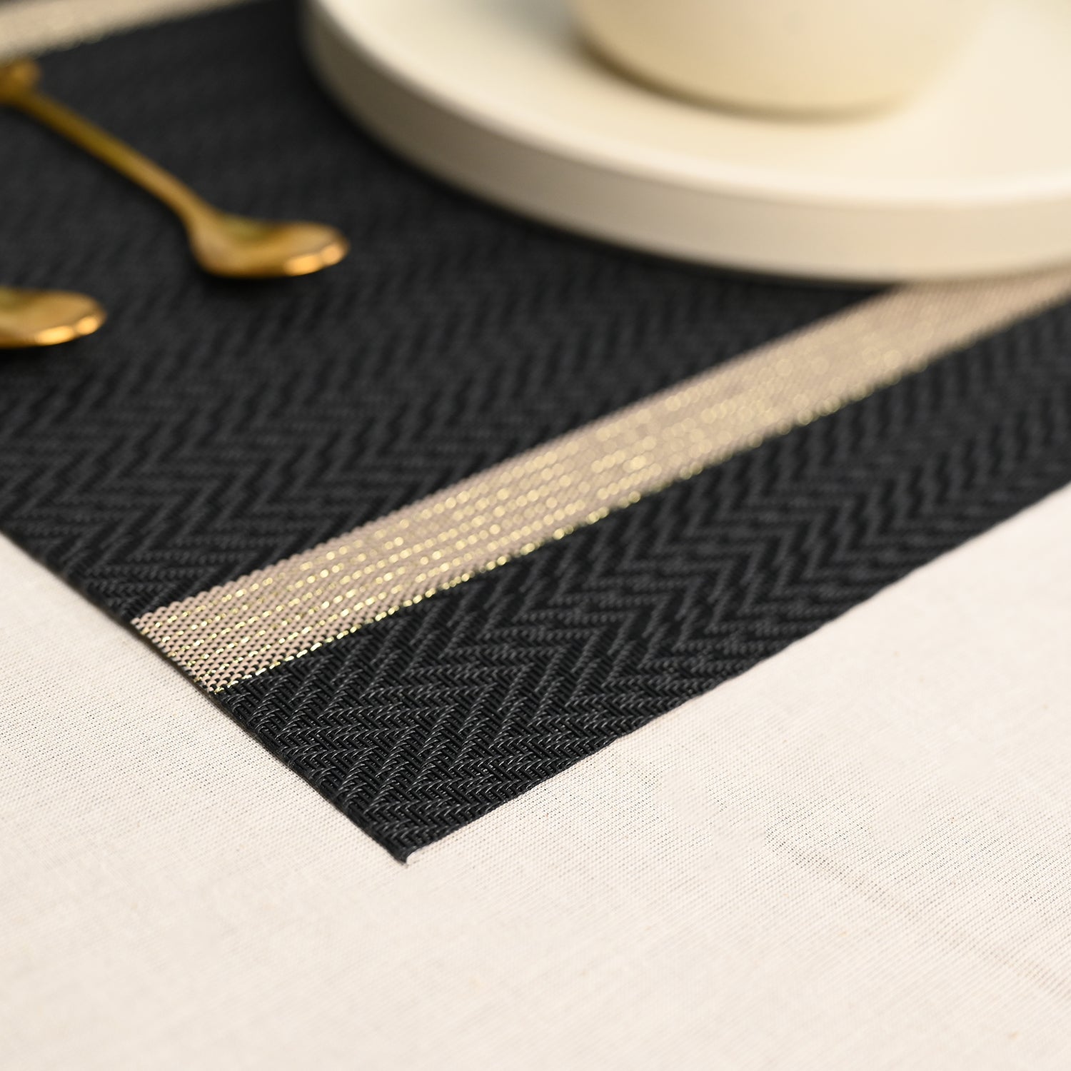 VON CASA Black Table Runner with Placement Pack Of 7