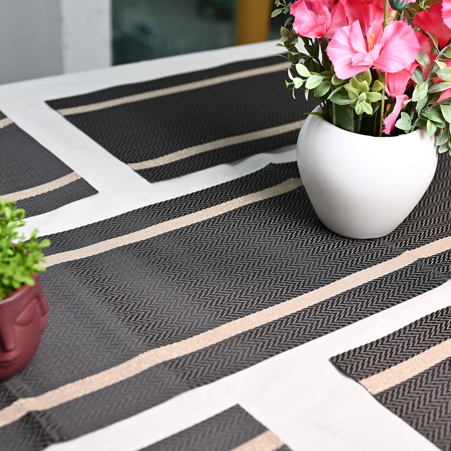 VON CASA Brown Table Runner with Placement Pack Of 7