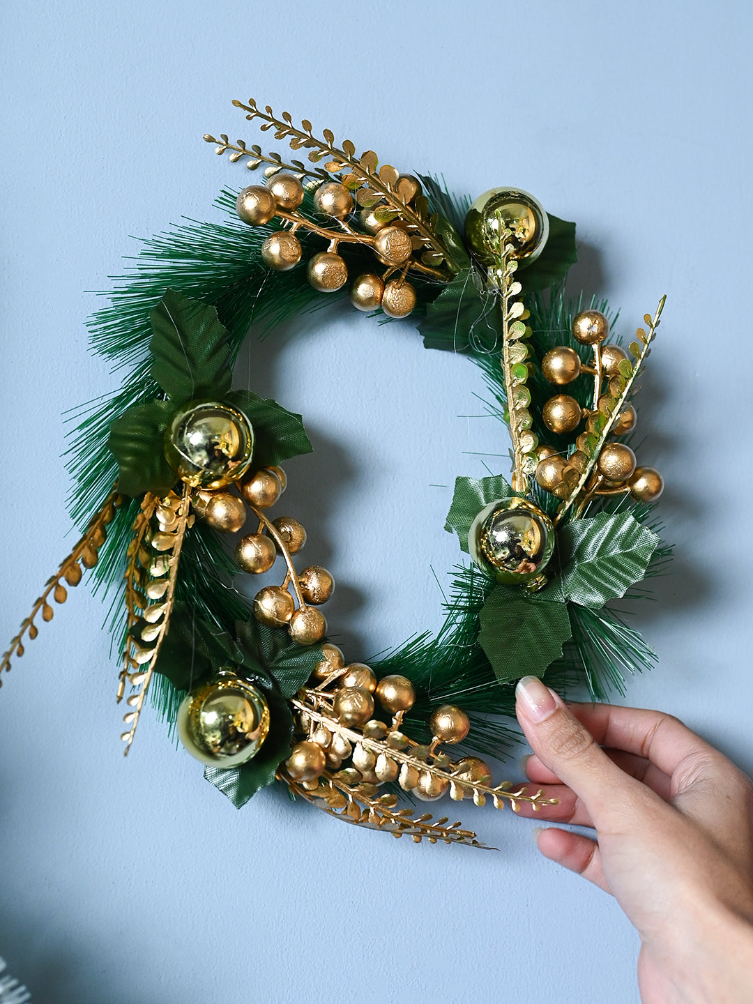 Christmas Wreath (26x26x3 cm) - Green & Golden, X-Mas Wreath