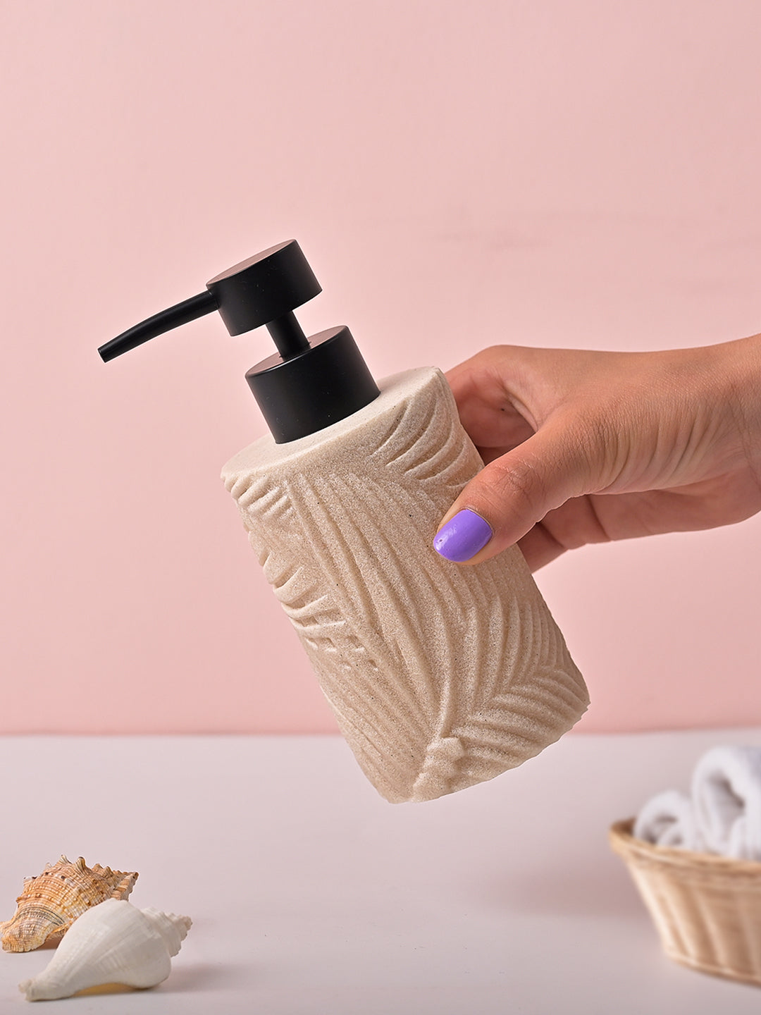 VON CASA Off-White & Black Polyresin Soap Dispenser