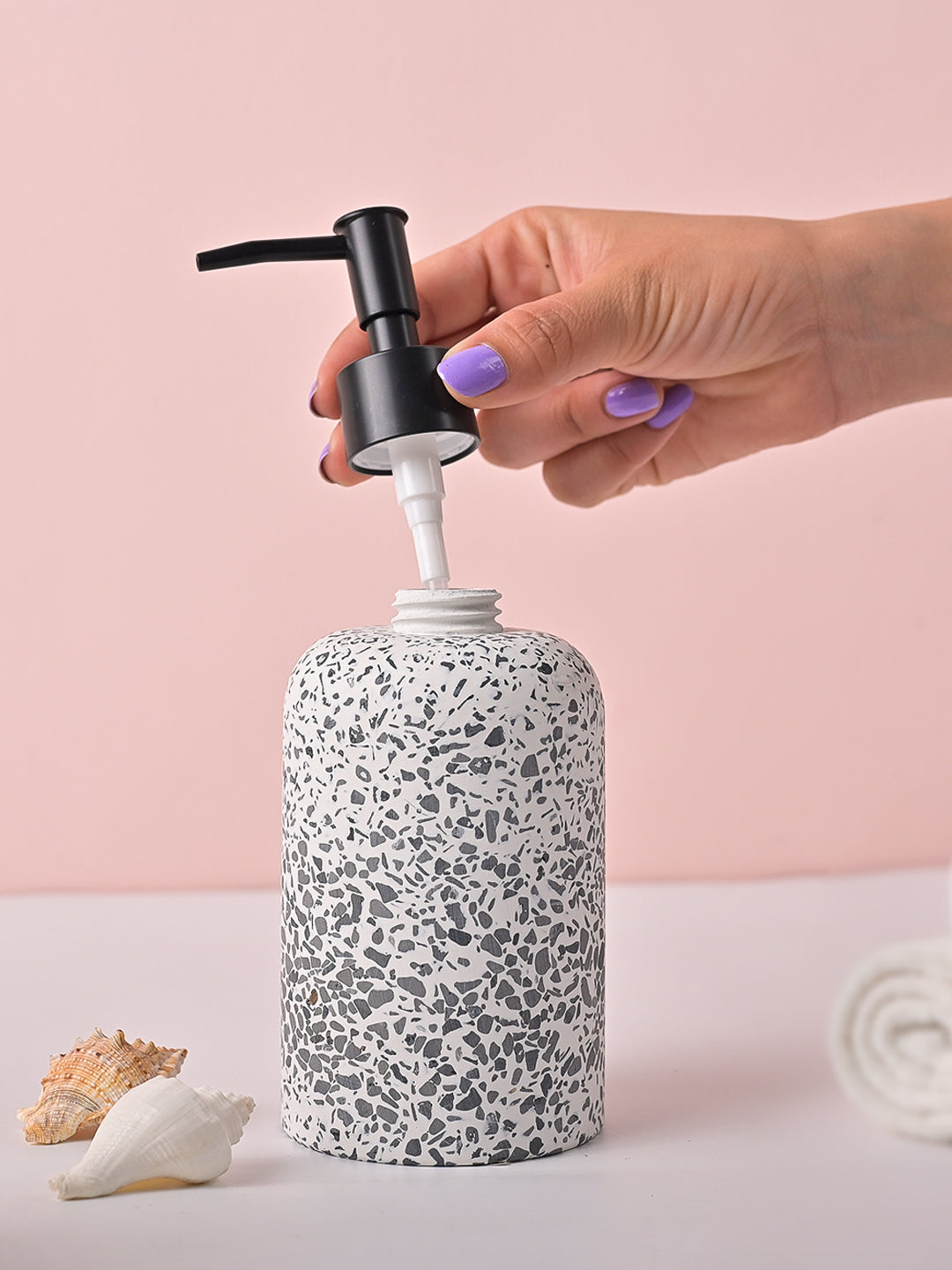 VON CASA White & Black Polyresin Soap Dispenser