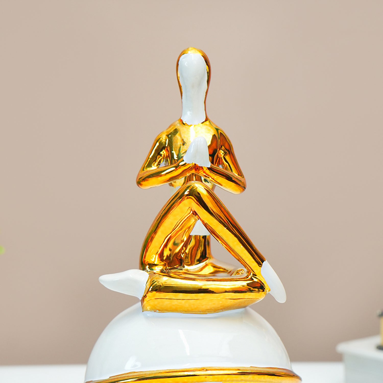 MARKET99 Ceramic Decor Object Abstract Posture Figurine in White & Golden