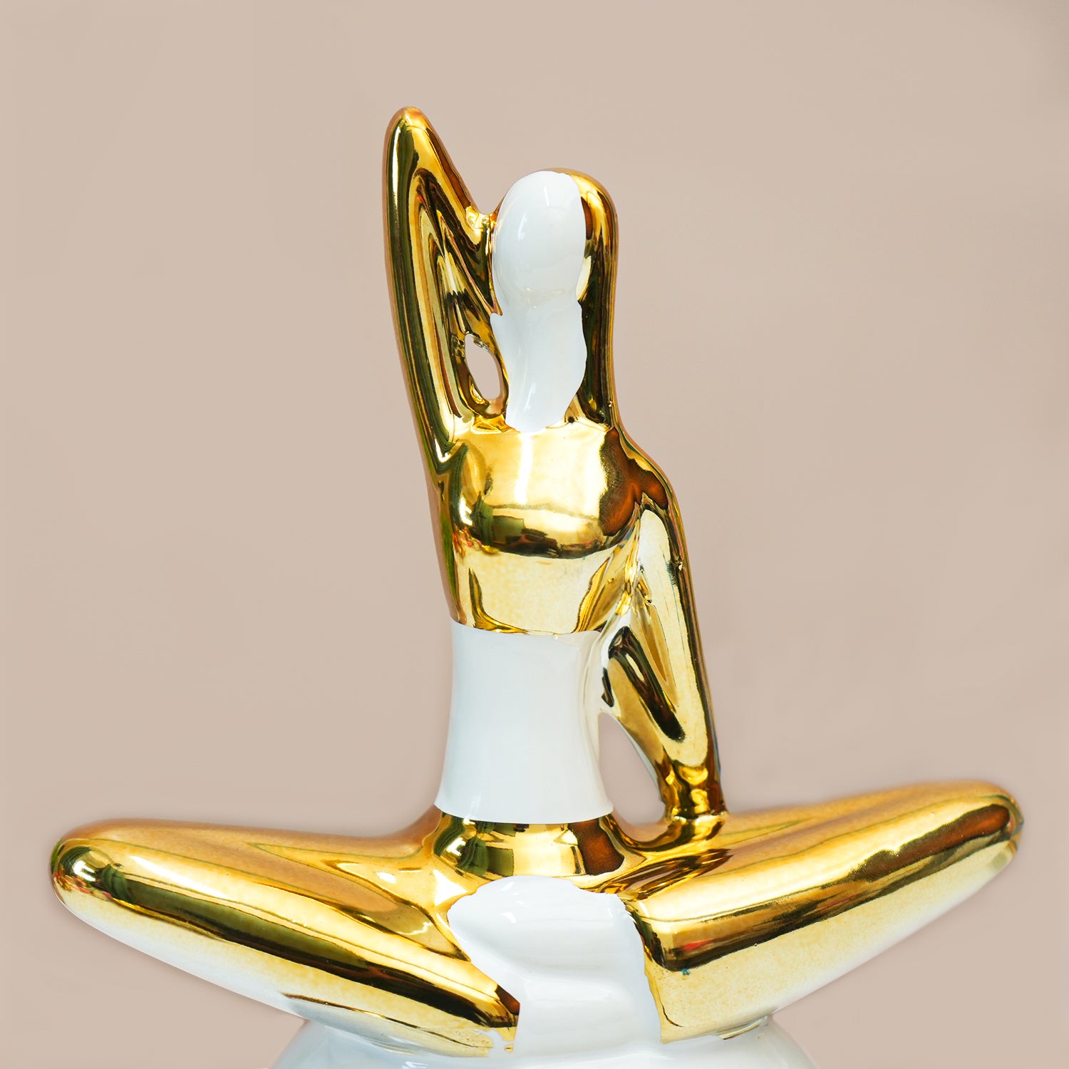 MARKET99 Ceramic Abstract Figurine Decor Object in White & Golden