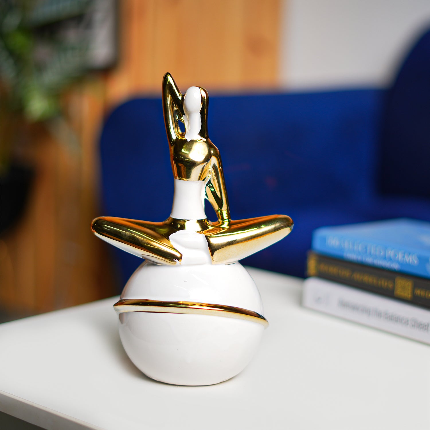 MARKET99 Ceramic Abstract Figurine Decor Object in White & Golden