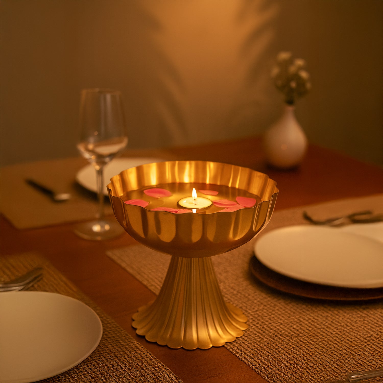 VON CASA Golden Fluted Pedestal Bowl