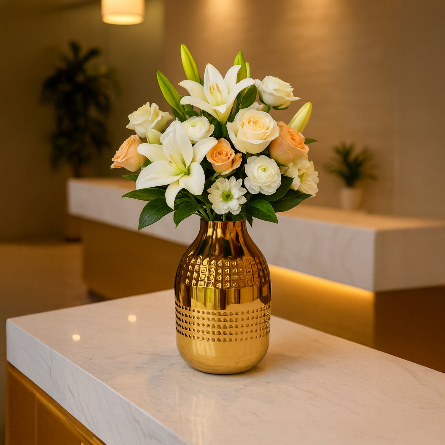 VON CASA Shiny Gold Vase – Gourd Shape (Shiny & Hammered Pattern)