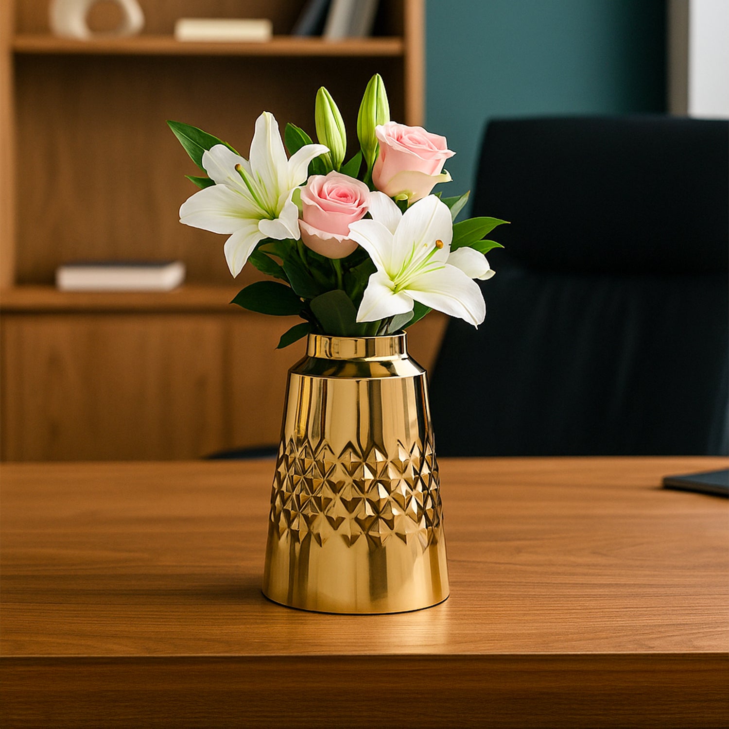 VON CASA Shiny Gold Vase – Truncated Cone (Shiny & Diamond Pattern)