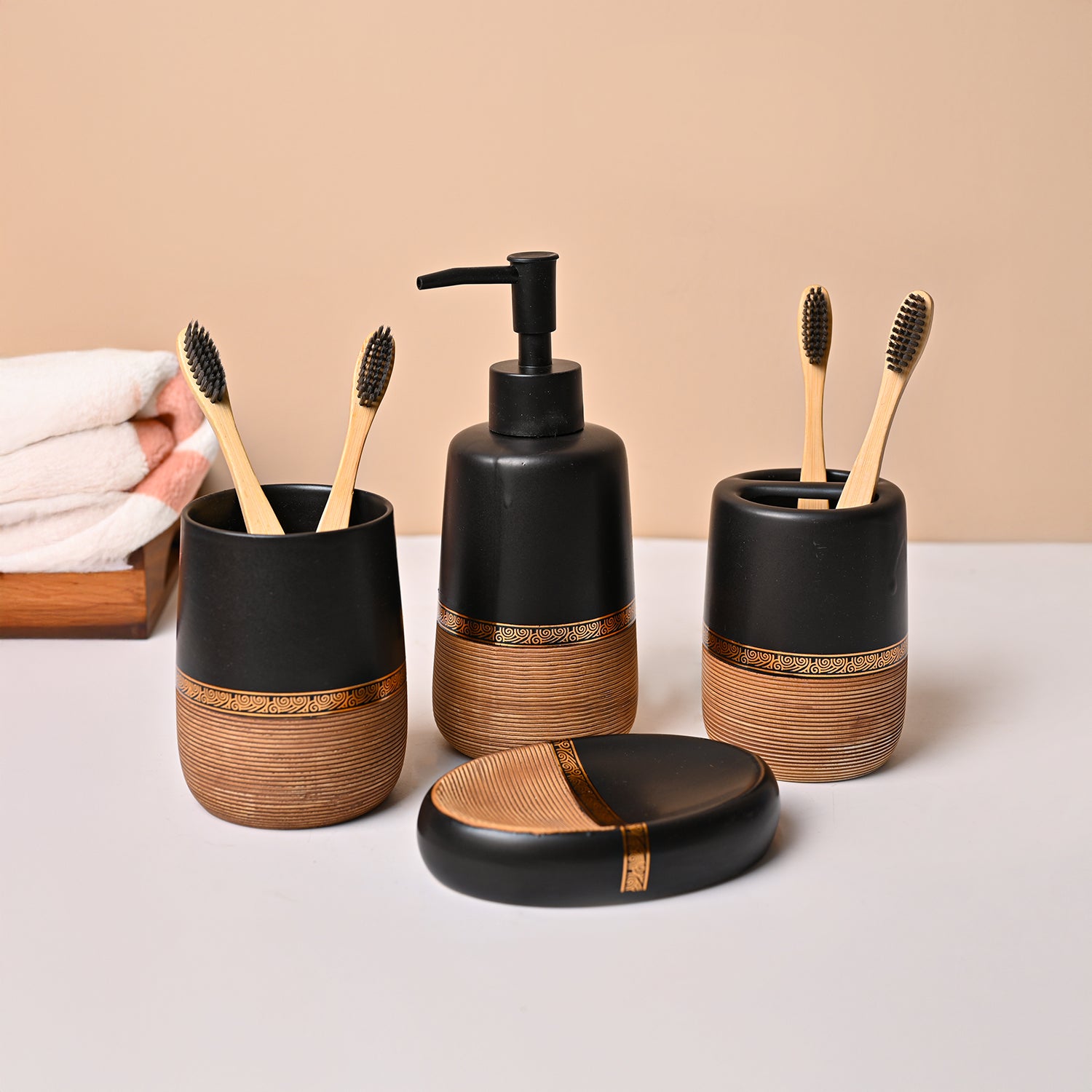 Bathroom Set (Set of 4) – Golden & Black