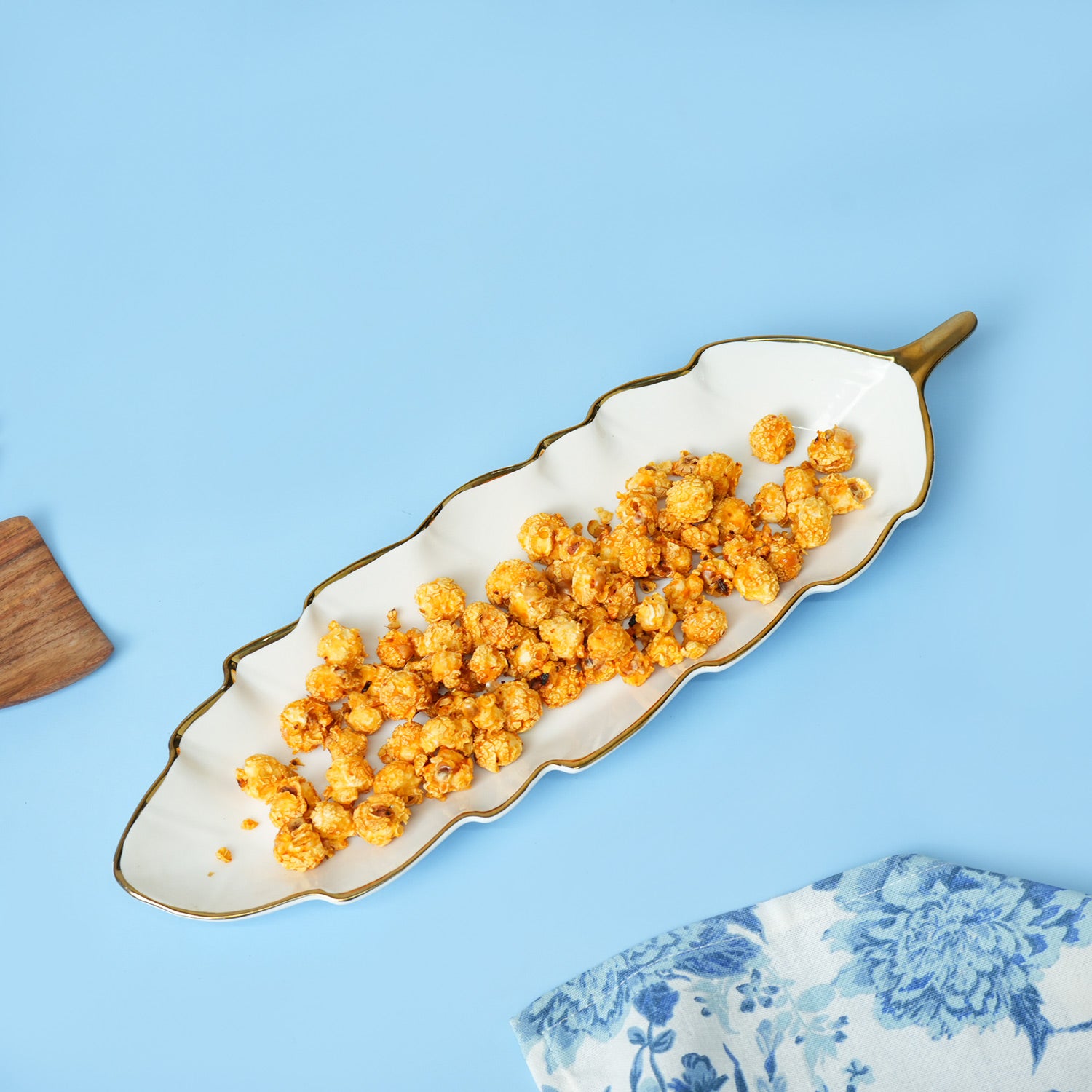VON CASA Scalloped Ceramic Leaf Dish