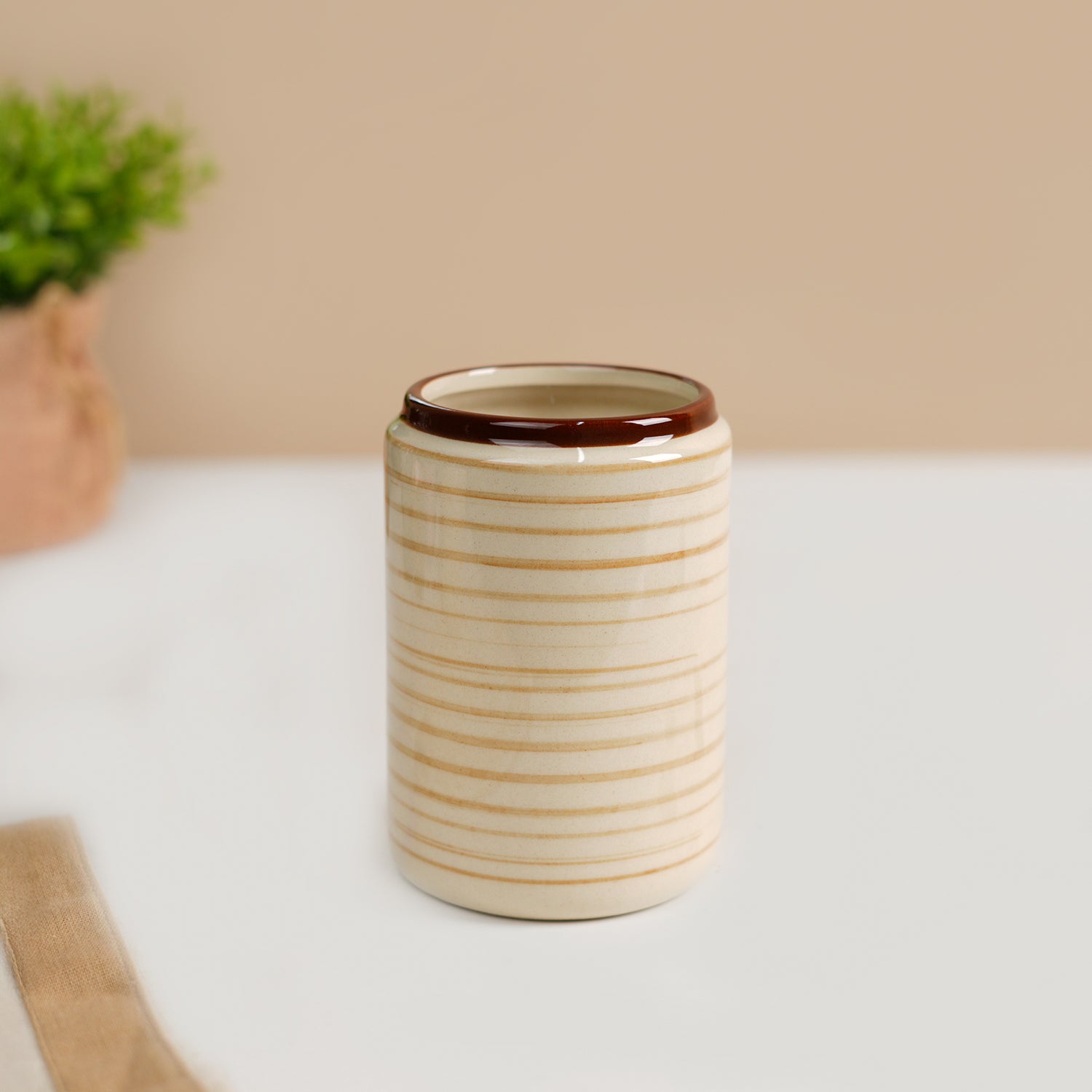VON CASA Fine-Lined Ceramic Tooth Brush Holder (White & Brown)