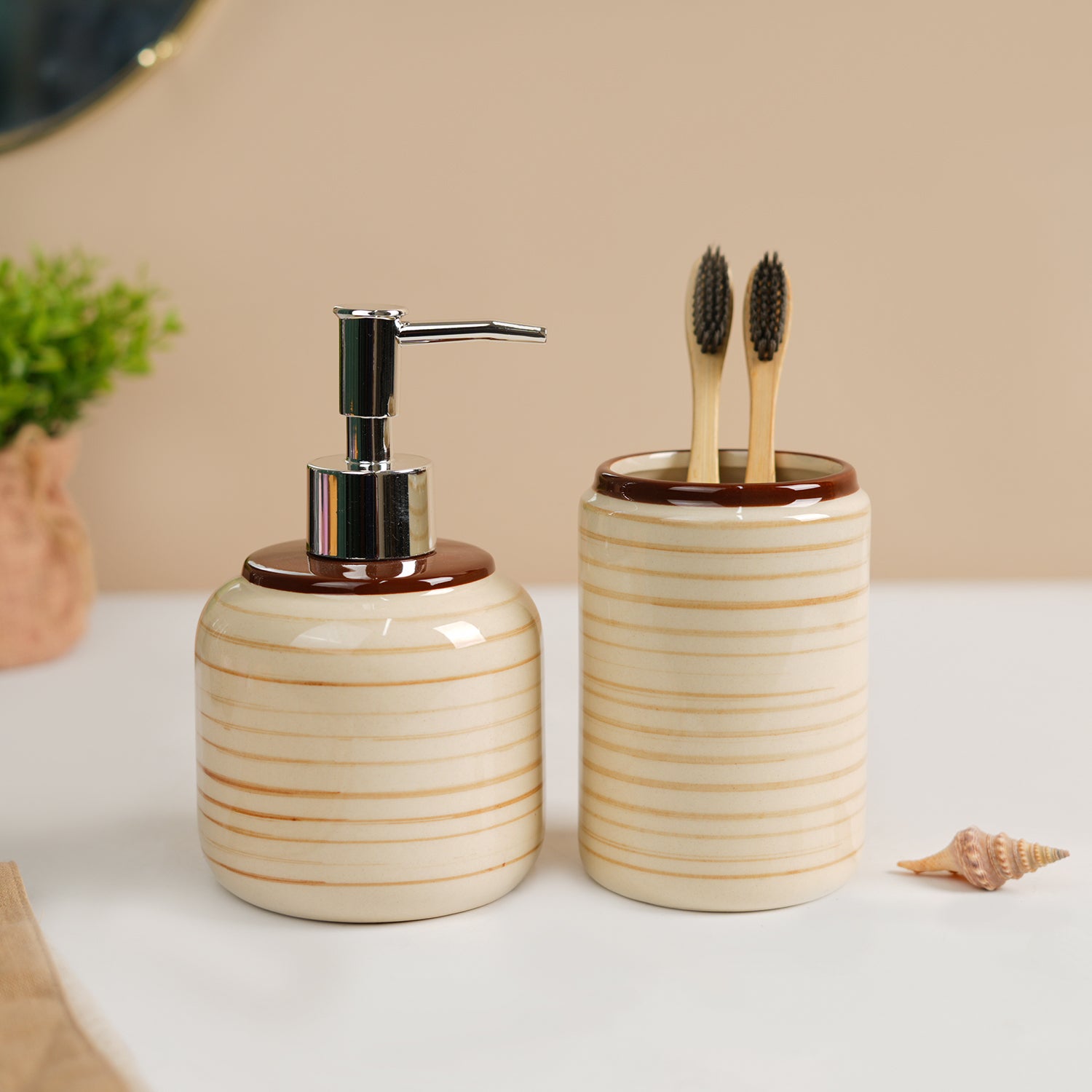 VON CASA Fine-Lined Ceramic Bathroom Set (Set Of 2)