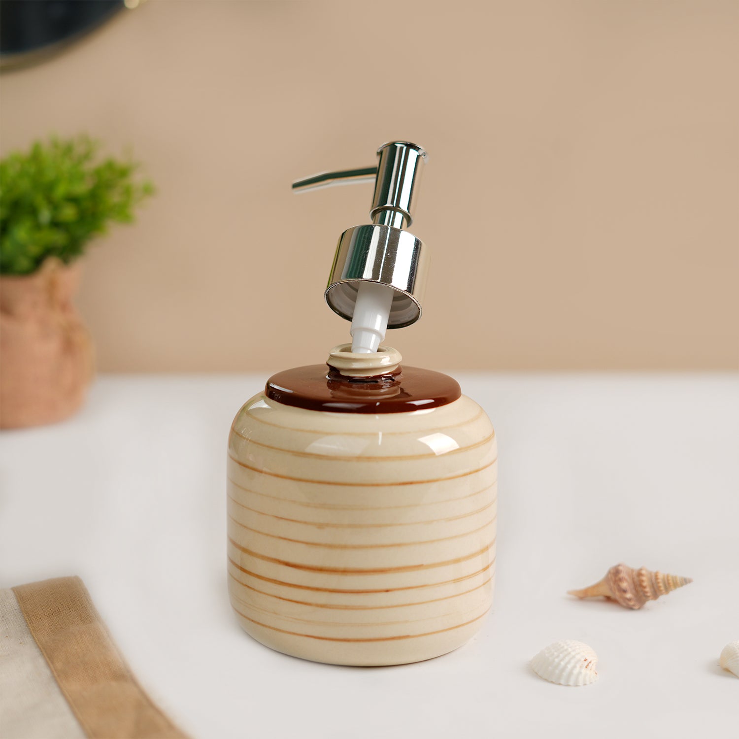 VON CASA Fine-Lined Ceramic Bathroom Set (Set Of 2)