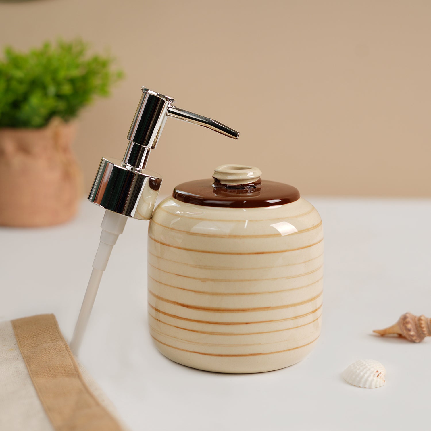 VON CASA Fine-Lined Ceramic Bathroom Set (Set Of 2)