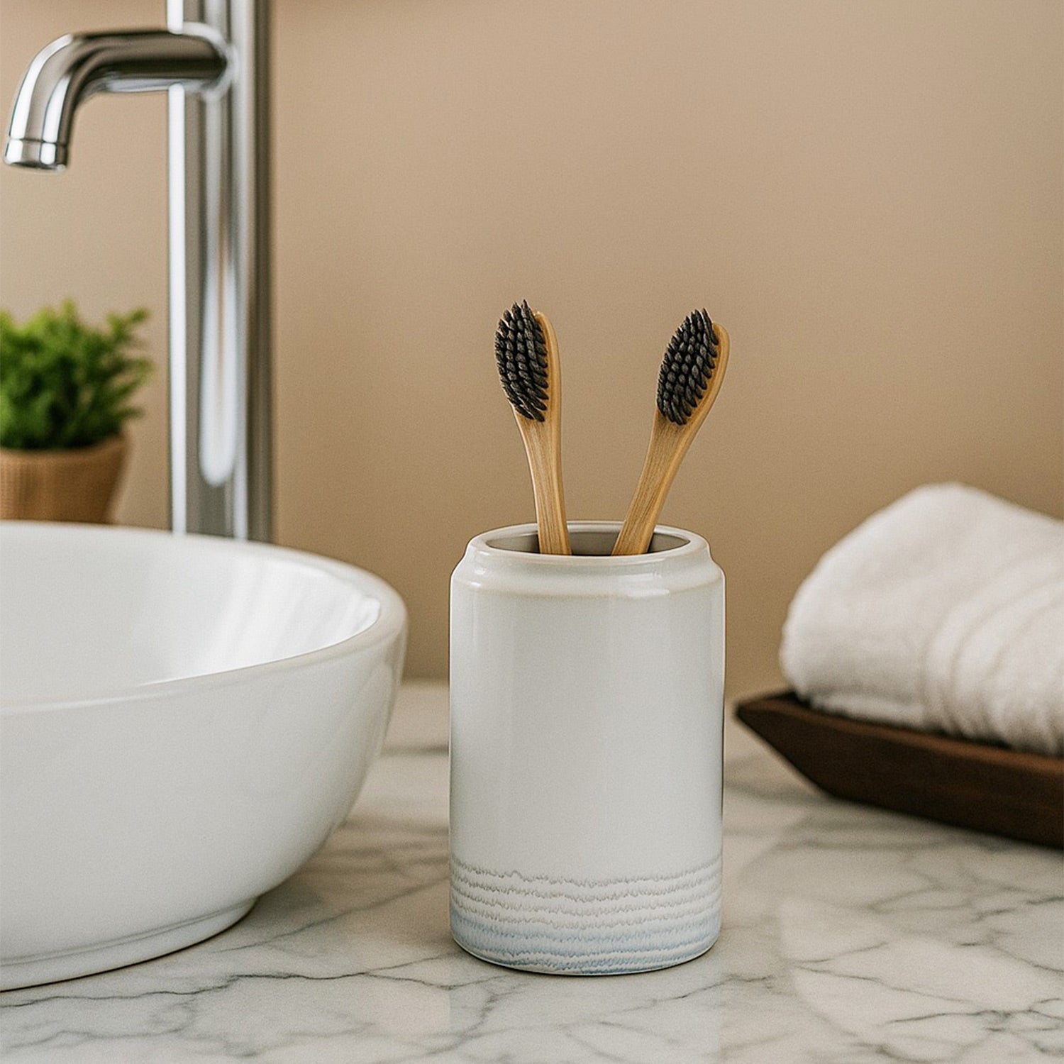 VON CASA Fine-Lined Ceramic Tooth Brush Holder (White)